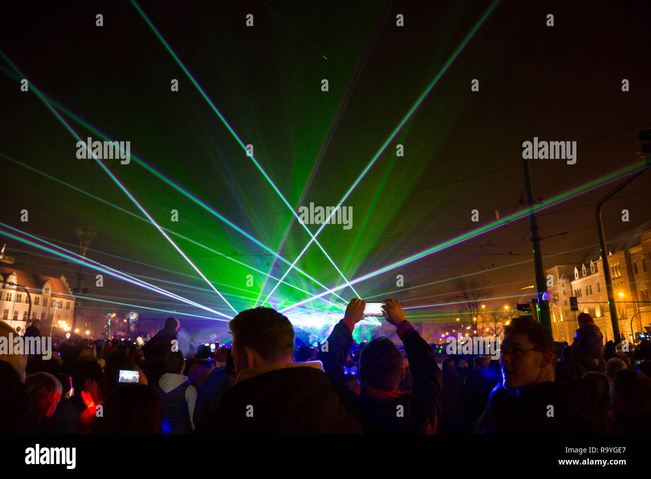 11.11.2018, Poznan, Grosspolen, Polen - Lasershow zum Abschluss der Feier am Unabhaengigkeitstag (Dzien Niepodligosci). 00A181111D009CARO.JPG [MODEL R Stock Photo