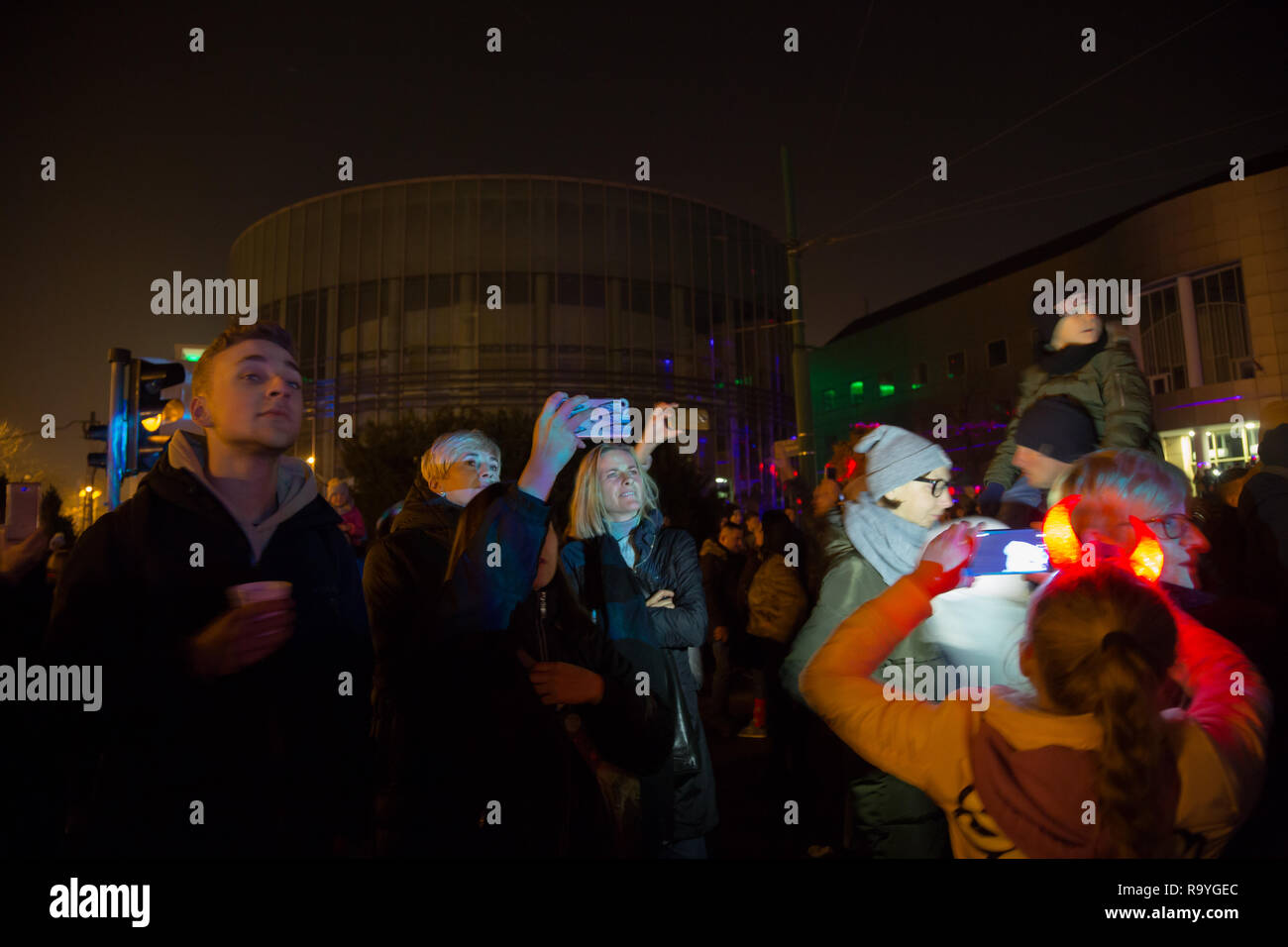 11.11.2018, Poznan, Grosspolen, Polen - Lasershow zum Abschluss der Feier am Unabhaengigkeitstag (Dzien Niepodligosci). 00A181111D015CARO.JPG [MODEL R Stock Photo