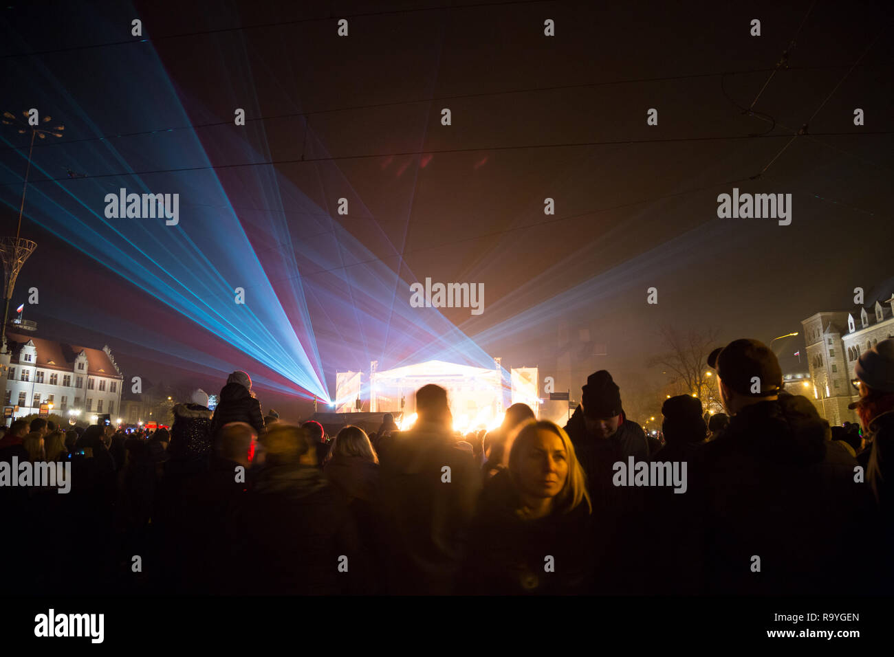 11.11.2018, Poznan, Grosspolen, Polen - Lasershow zum Abschluss der Feier am Unabhaengigkeitstag (Dzien Niepodligosci). 00A181111D028CARO.JPG [MODEL R Stock Photo