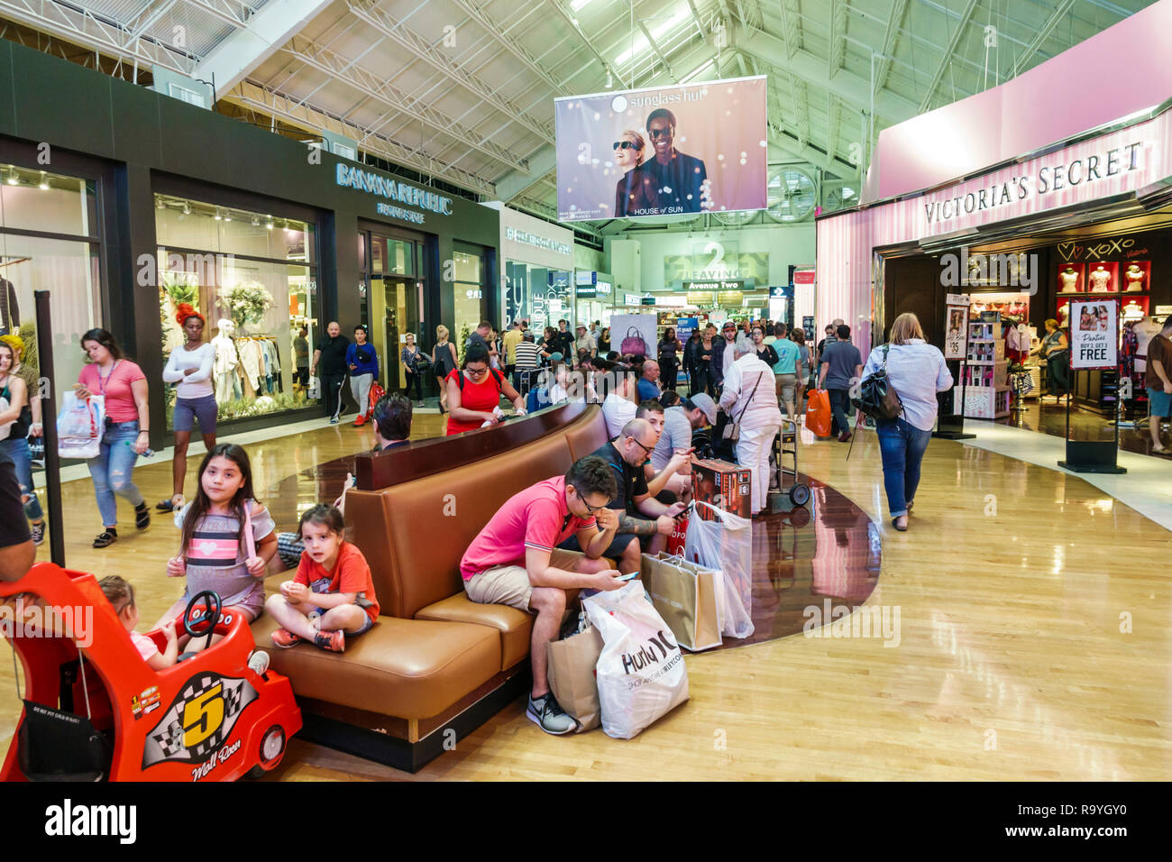 112 Sawgrass Mills Mall Images, Stock Photos, 3D objects