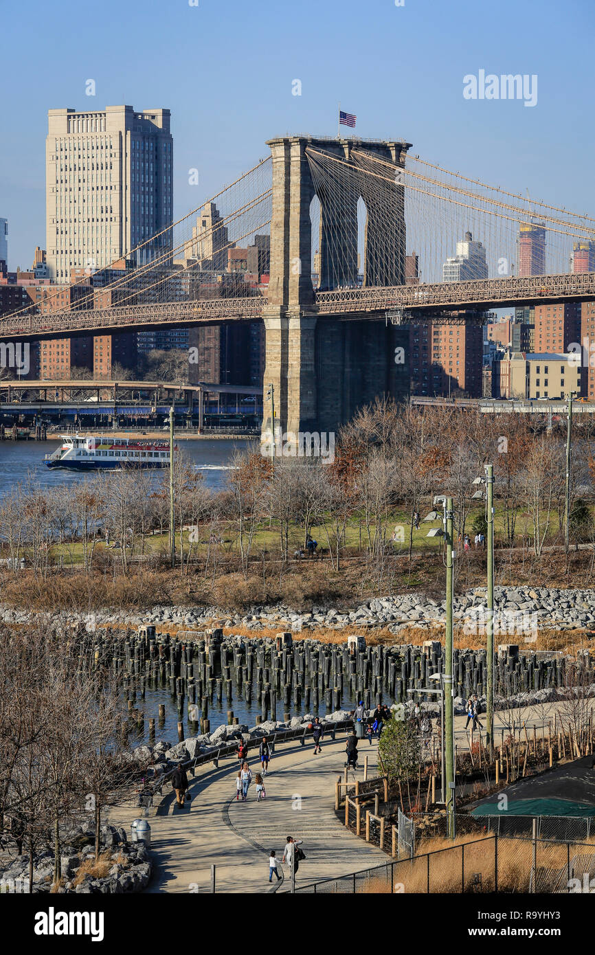 21.02.2018, New York City, New York, Vereinigte Staaten von Amerika - New York City skyline and Brooklyn Bridge, Manhattan, USA. 00X180221D529CARO [MO Stock Photo