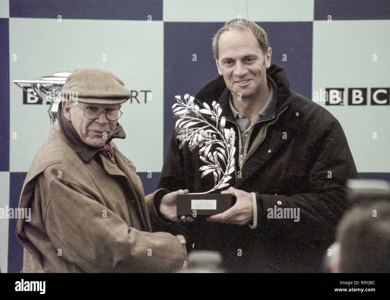 London, Great Britain,  Chris BRASHER, present trophy to Steve REDGRAVE 147th Oxford vs Cambridge Varsity Boat Race, Over the Championship Course, Putney To Mortlake. 24.03.2001  [Mandatory Credit: Peter SPURRIER/Intersport Images] Stock Photo