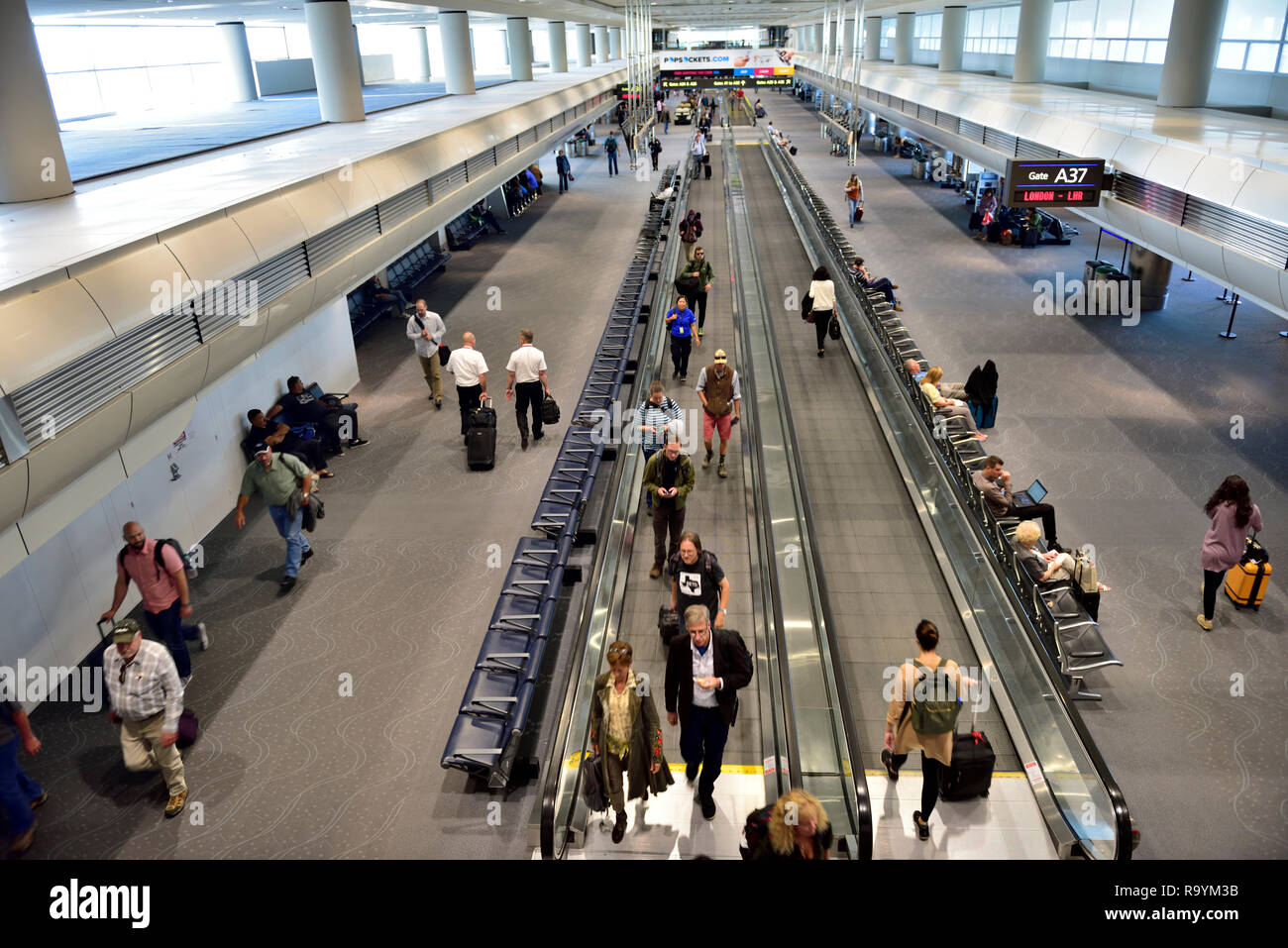 Moving walkway airport hires stock photography and images Alamy