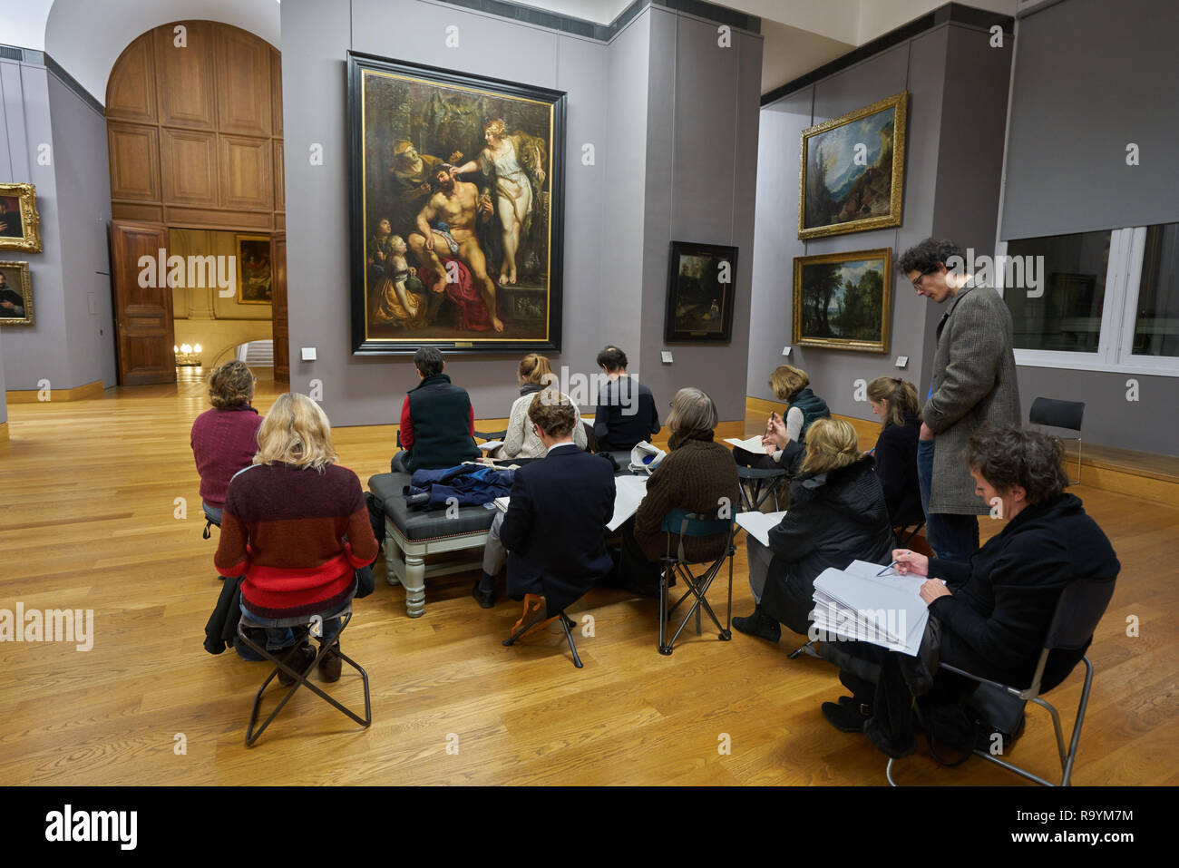museum drawing class louvre paris Stock Photo - Alamy