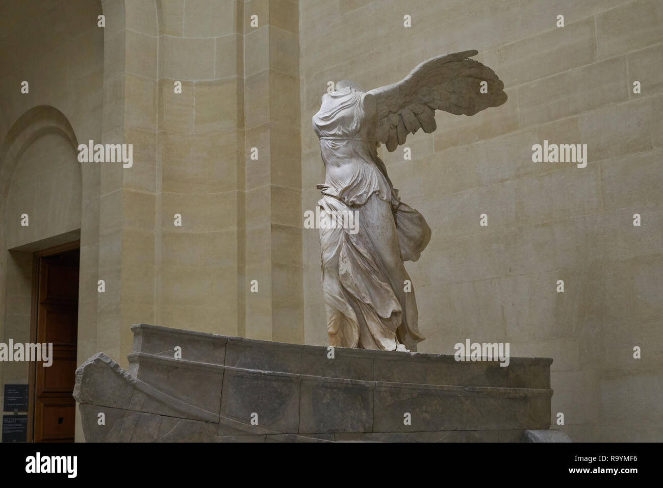 winged victory of samothrace the louvre