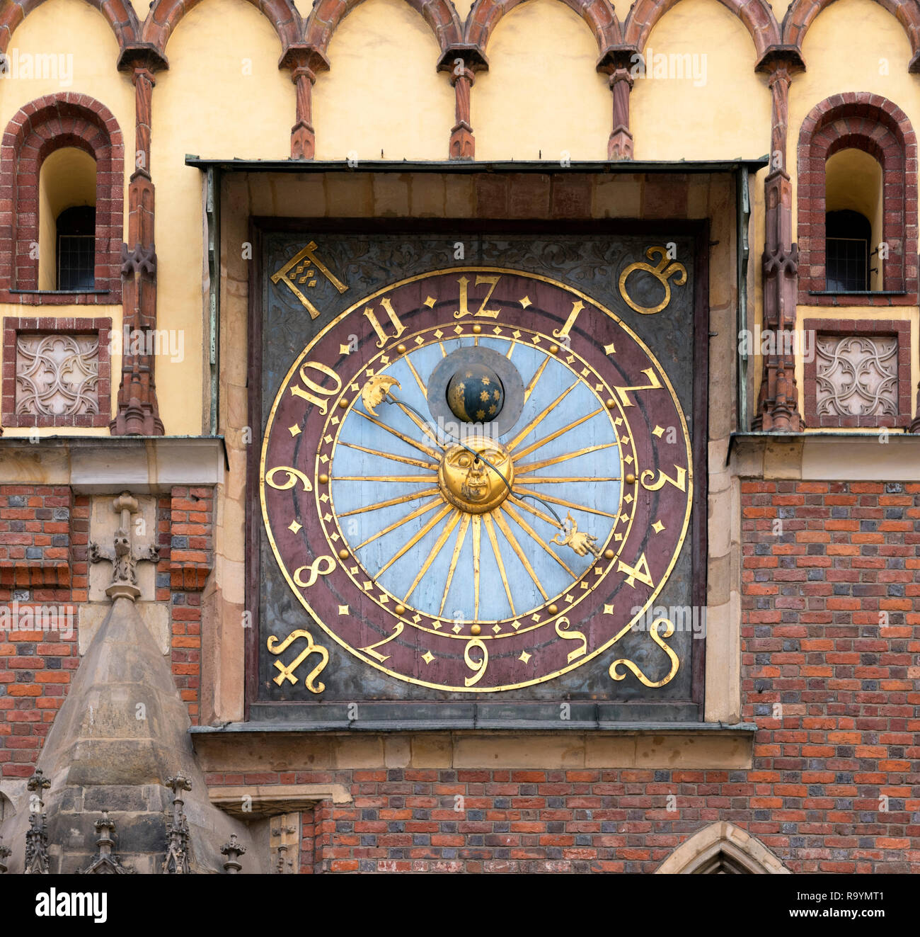 Clock on the Old Town Hall (Stary Ratusz), Market Square (Rynek we Wrocławiu), Wroclaw, Silesia, Poland Stock Photo