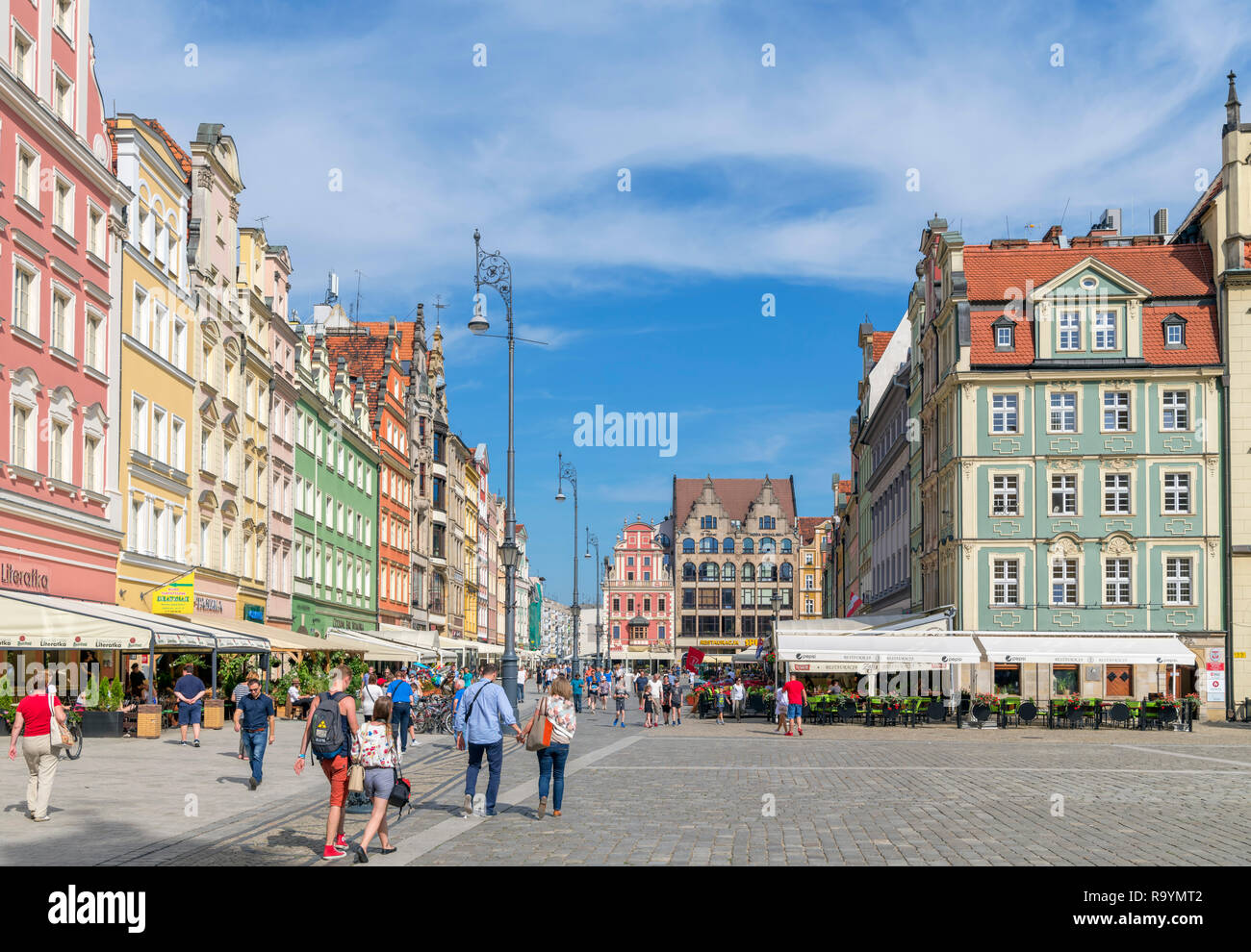Wroclaw, Old Town (Stare Miasto). Shops and cafes on Market Square (Rynek we Wrocławiu), Wroclaw, Poland Stock Photo