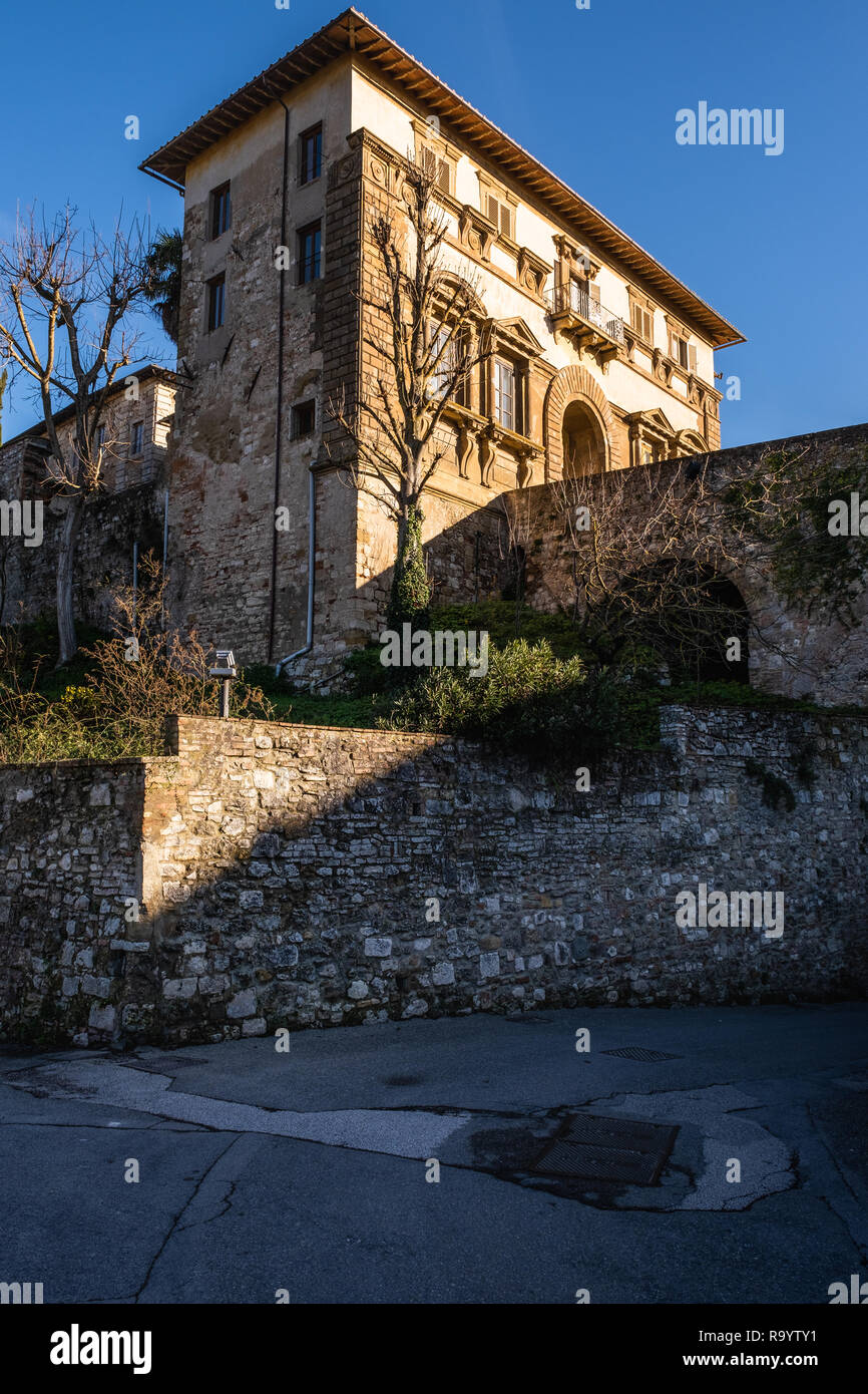 Palazzo Campana, the gateway to the oldest part of the town of Colle Val d'Elsa, Siena, Tuscany Stock Photo