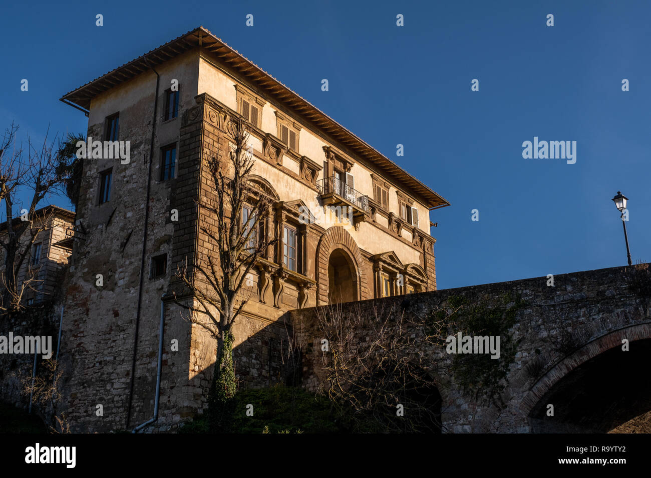 Palazzo Campana, the gateway to the oldest part of the town of Colle Val d'Elsa, Siena, Tuscany Stock Photo