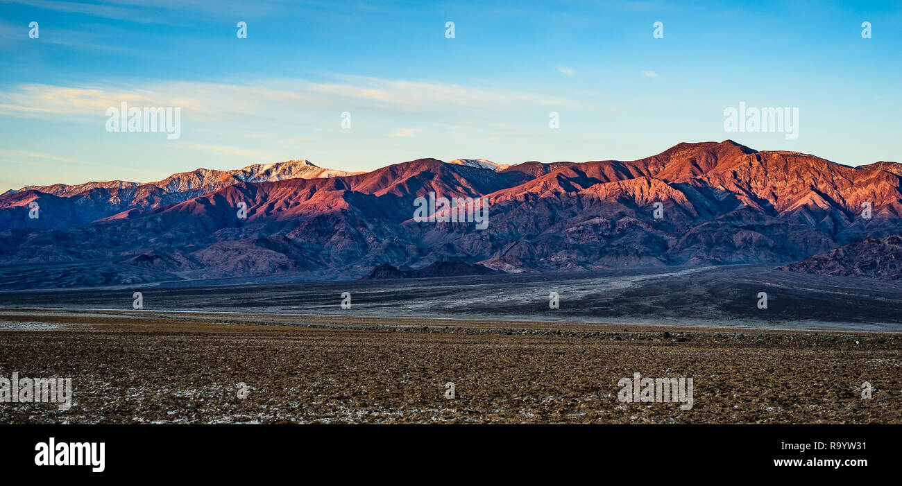 Arid mountain landscape death hi-res stock photography and images - Alamy
