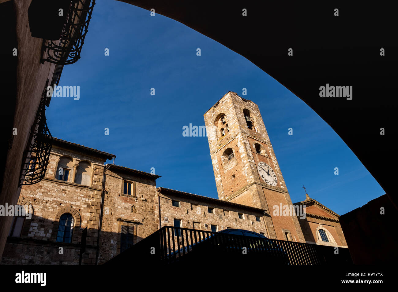 Palazzo Pretorio with the medieval tower and the Cathedral in the oldest part of the town of Colle Val d'Elsa, Siena, Tuscany Stock Photo