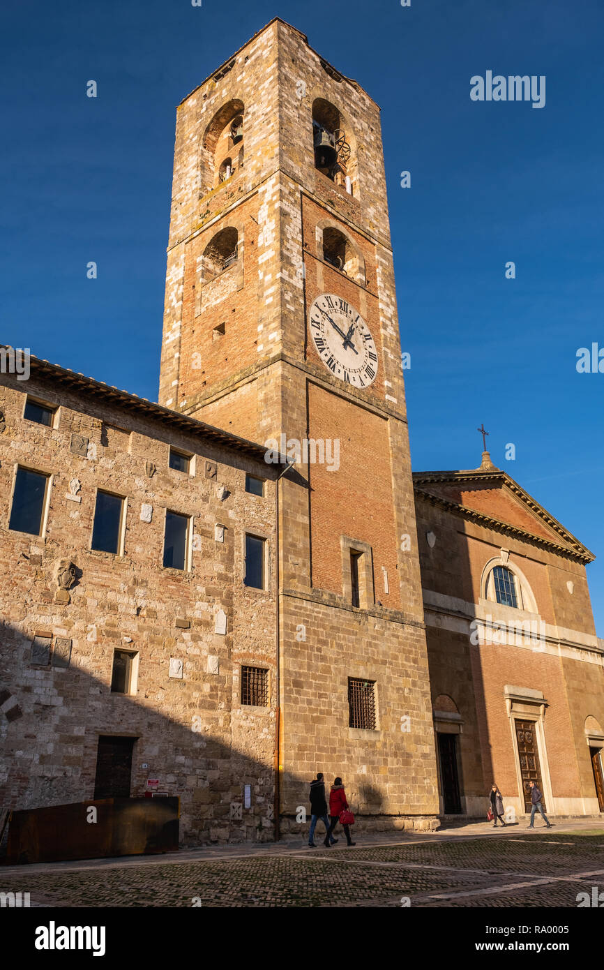 Palazzo Pretorio with the medieval tower and the Cathedral in the oldest part of the town of Colle Val d'Elsa, Siena, Tuscany Stock Photo