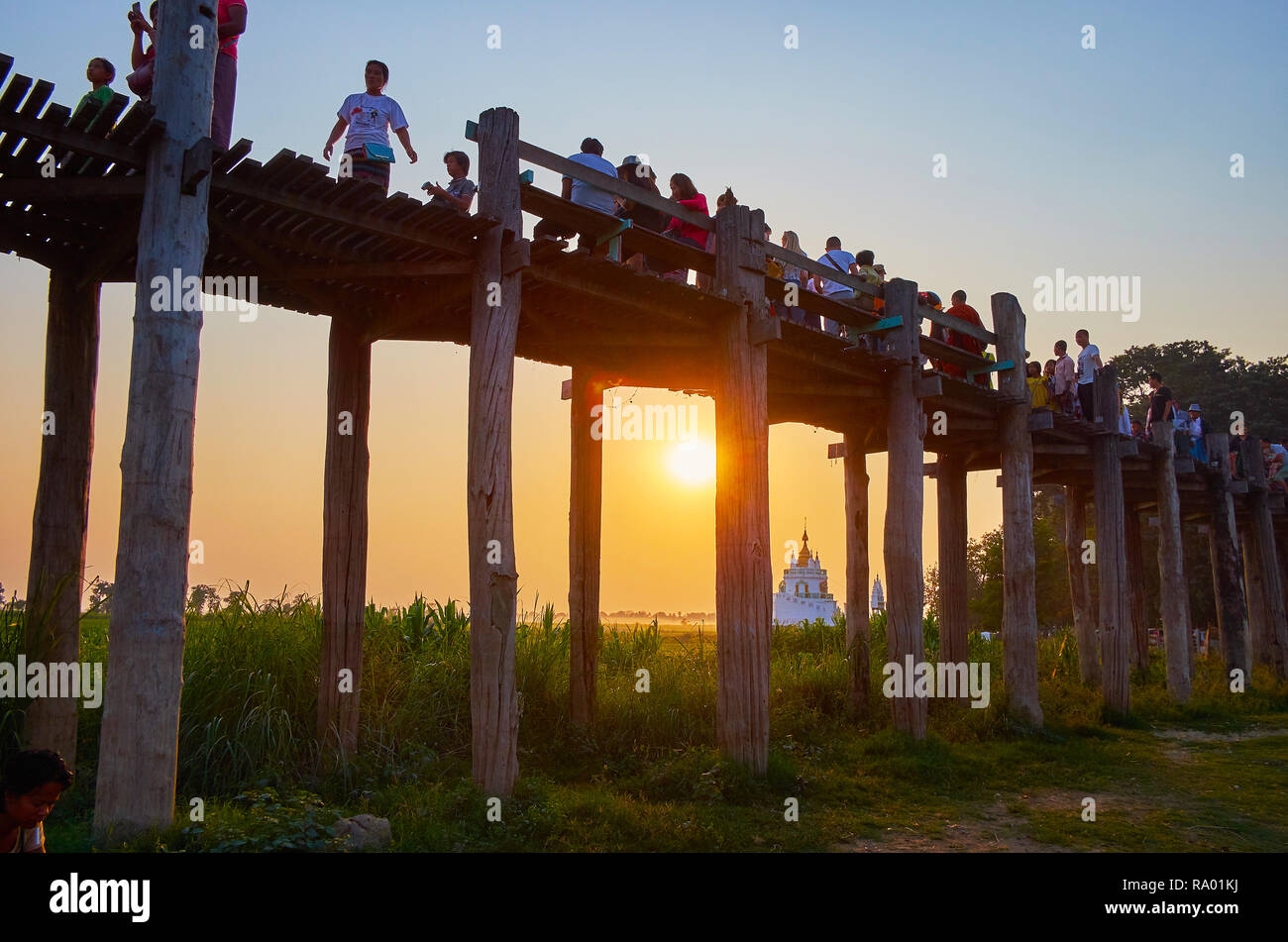 Timber pile bridge hi-res stock photography and images - Alamy