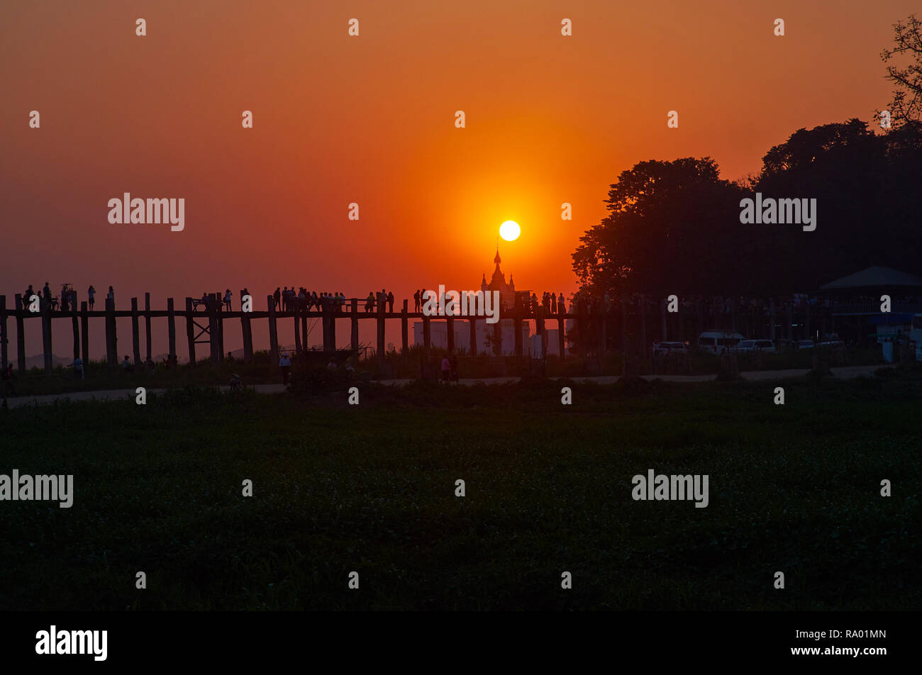 Old timber foot bridge hi-res stock photography and images - Alamy
