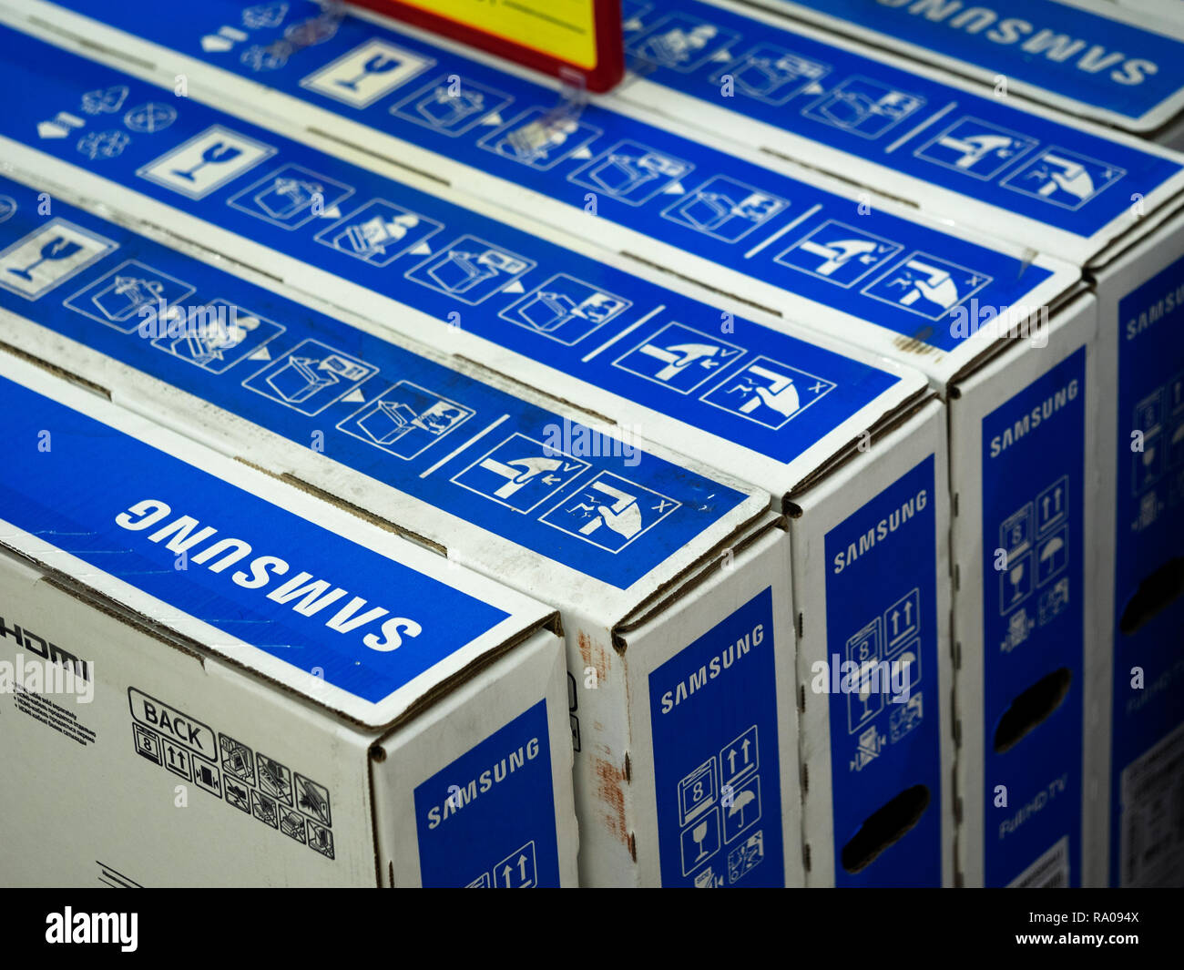 Boxes with Samsung television in the store Stock Photo - Alamy