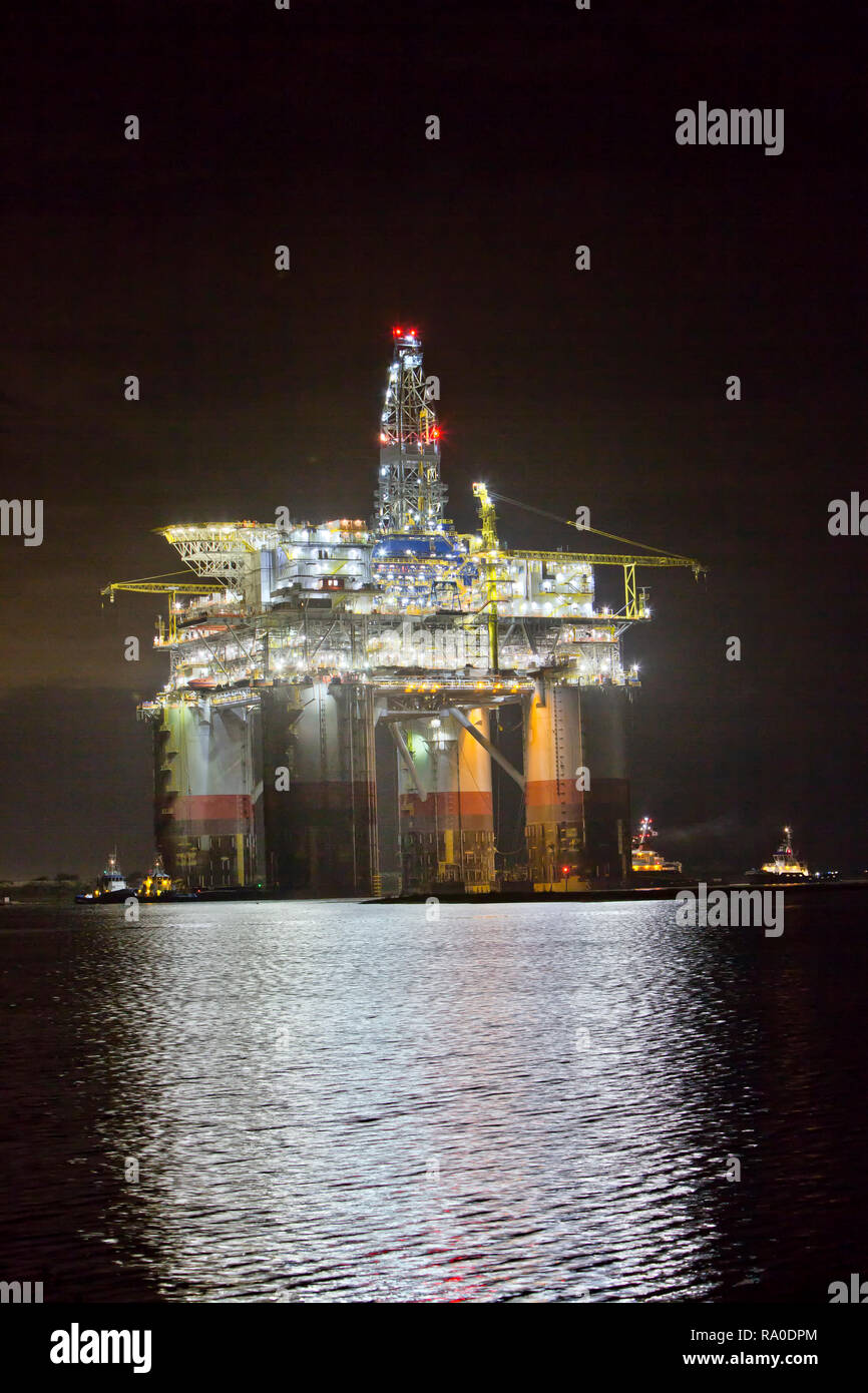 'Big Foot'  Chevron's Deep Ocean Platform, extension leg platform, floating production facility, tugboats assisting. Stock Photo