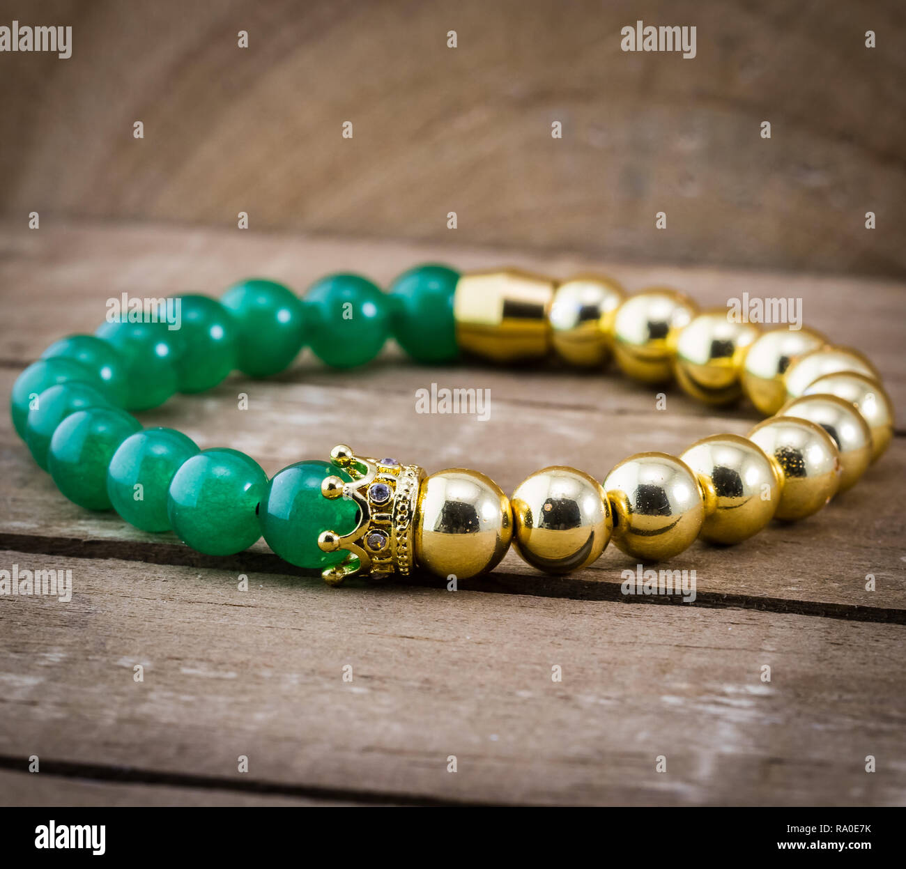 Gold anchor jewelry hires stock photography and images Alamy