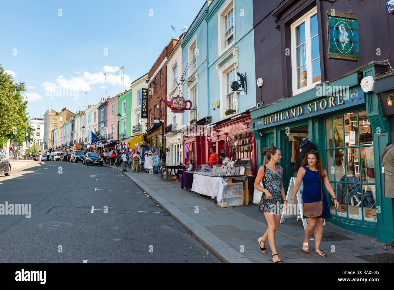 Shoppers browse stalls city hi res stock photography and images Alamy