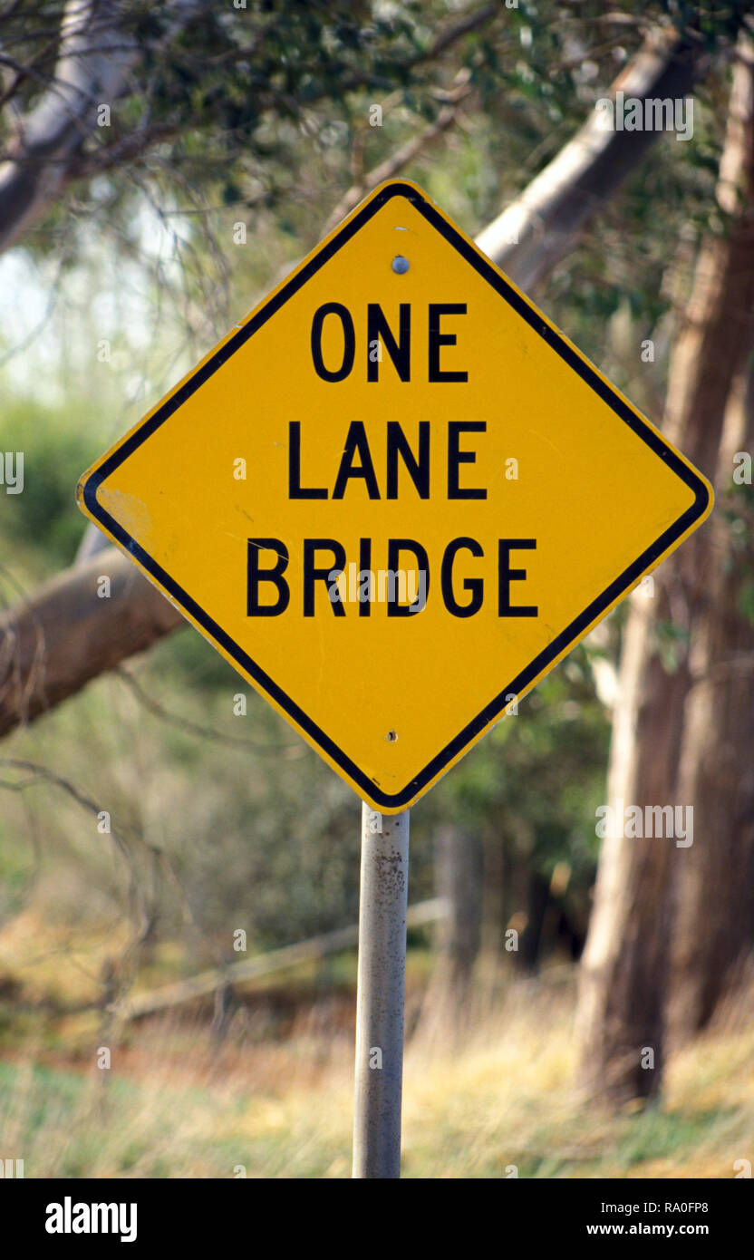 ROAD SIGN, NEW SOUTH WALES 'ÓNE LANE BRIDGE' AUSTRALIA Stock Photo