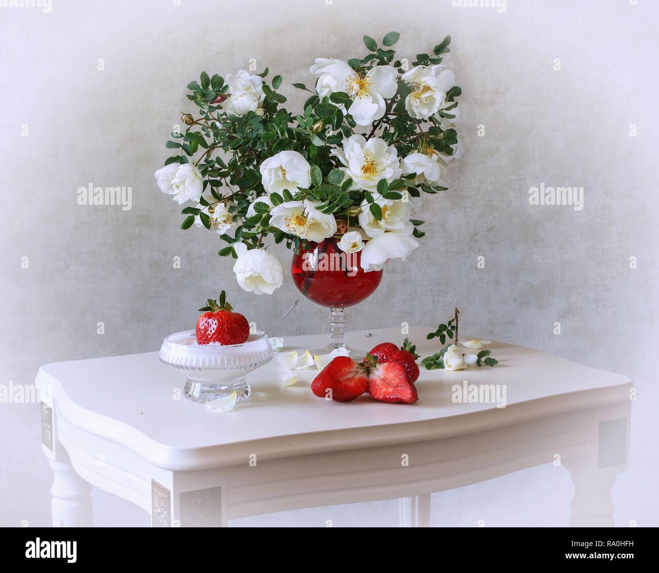 Still life with bouquet of white spray roses Stock Photo - Alamy