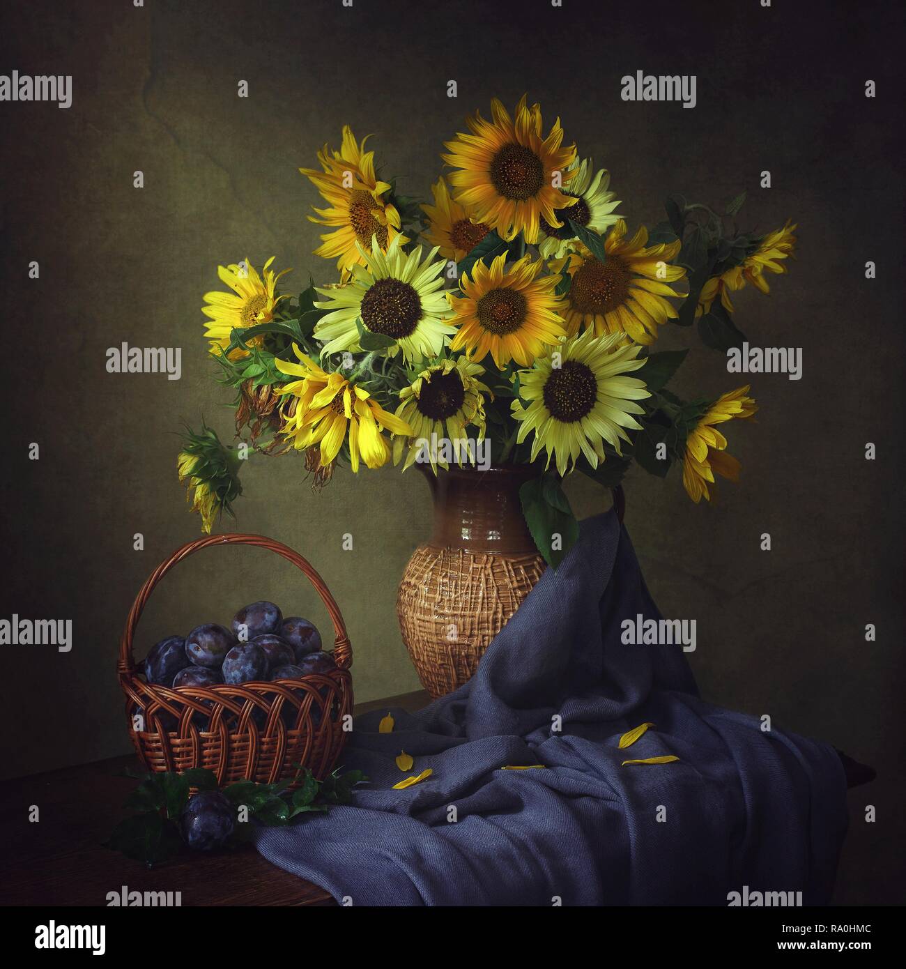 Still life with bouquet of sunflowers Stock Photo - Alamy