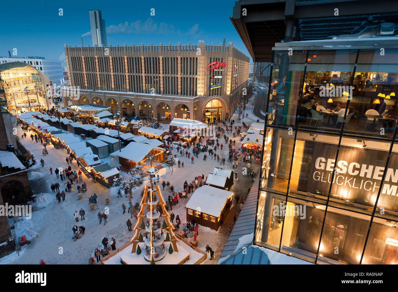 03.12.2010, Chemnitz, Saxony, Germany - The Christmas Market of Chemnitz in Saxony at the blue hour. 0UX101203D273CAROEX.JPG - NOT for SALE in G E R M Stock Photo