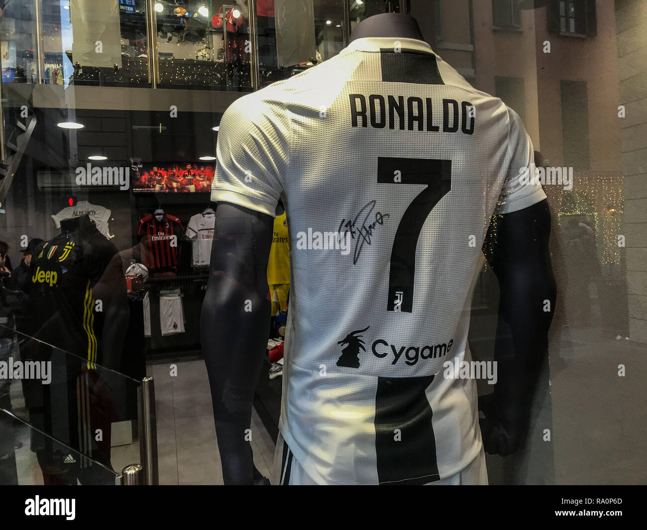 Ronaldo football shirt hires stock photography and images Alamy