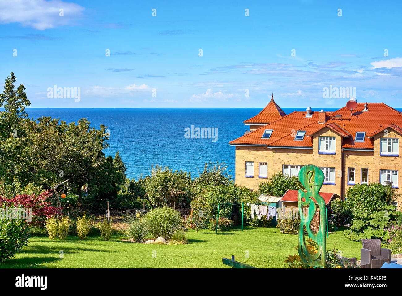 House with garden and view of the Baltic Sea in Lohme on the island of