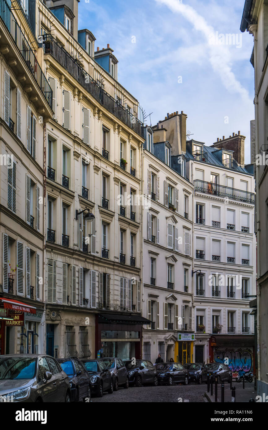 Paris streets hi-res stock photography and images - Alamy