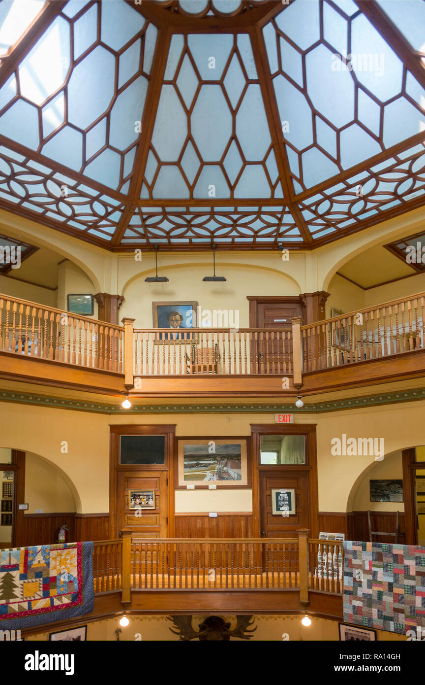 Maine State Building Poland Spring Stock Photo Alamy