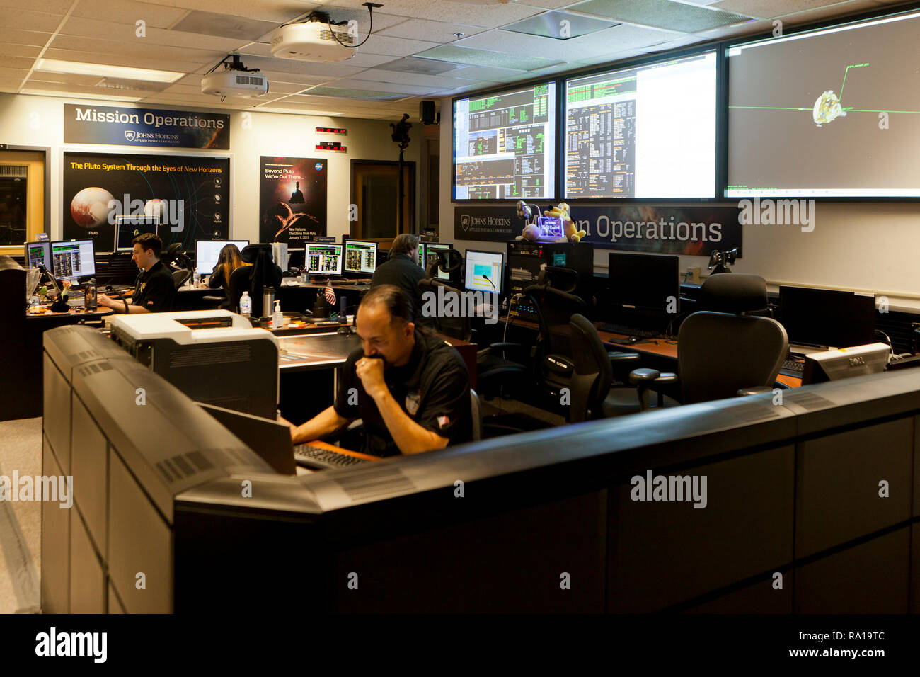 Laurel, Maryland USA, 29th December, 2018: The Johns Hopkins University Applied Physics Laboratory (APL) Mission Operations Center and  Science Operations Center prepare for its interplanetary space probe New Horizons flyby of a Kuiper Belt object Ultima Thule.  New Horizons is scheduled to arrive at Ultima Thule on 05:33 UTC, 1st, January 2019. Credit: B Christopher/Alamy Live News Stock Photo