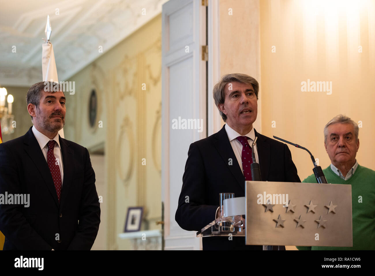 Madrid, Spain. 30th December 2018. FERNANDO CLAVIJO, The President of the Community of the Canary Islands, ANGEL GARRIDO(left), The President of the Community of Madrid and JESUS LOPEZ, watchmaker of Puerta del Sol.. The president of the Community of Madrid, Ángel Garrido, has met with his Canarian counterpart, Fernando Clavijo, to review the latest preparations for the New Year bells, which tomorrow will offer the clock of Puerta del Sol and this year will sound also in the Canary spindle on Dec 30, 2018 in Madrid, Spain Credit: Jesús Hellin/Alamy Live News Stock Photo