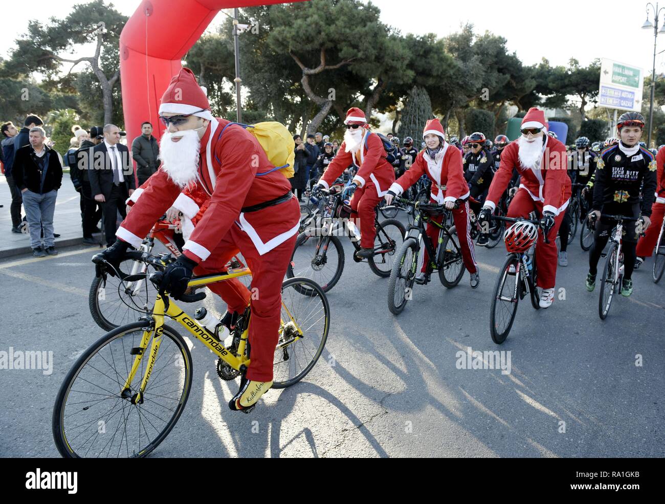 Baku, Azerbaijan. 30th Dec, 2018. People dressed as Santa Claus ride bikes to celebrate
