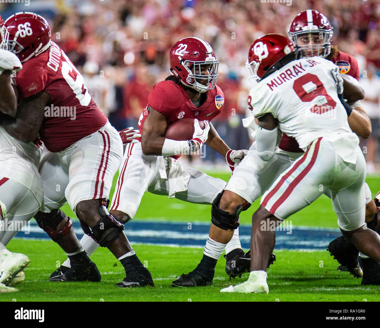 Florida, USA. 29th Dec, 2018. Dec 29 2018 Miami Gardens, FL, U.S.A. Alabama running back Najee Harris (22) run for a short gain during the NCAA Capital One Orange Bowl Semifinal game between Oklahoma Sooners and the Alabama Crimson Tide 45-34 win at Hard Rock Stadium Miami Gardens, FL Thurman James/CSM Credit: Cal Sport Media/Alamy Live News Stock Photo