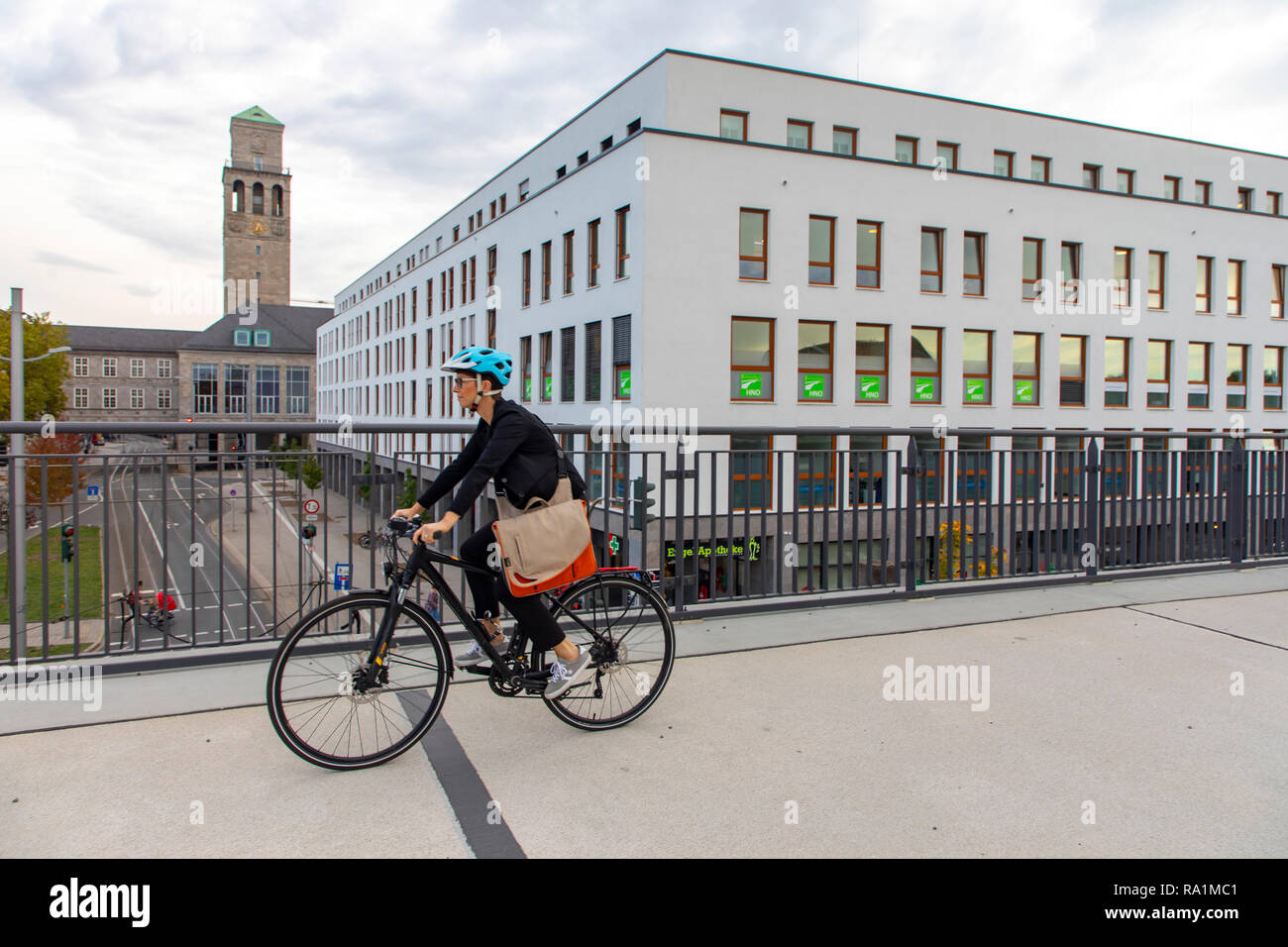 Fast cycling track, Radschnellweg RS1, in MŸlheim an der Ruhr, Germany, on a former railway viaduct, in the middle of the city center, commuter, with Stock Photo