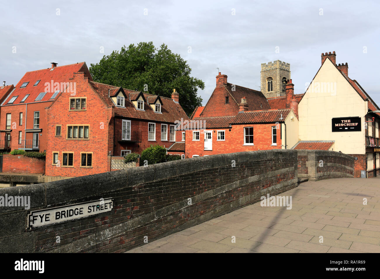 Fye Bridge Street River Wensum Quayside Norwich City Norfolk County England Uk Stock Photo Alamy