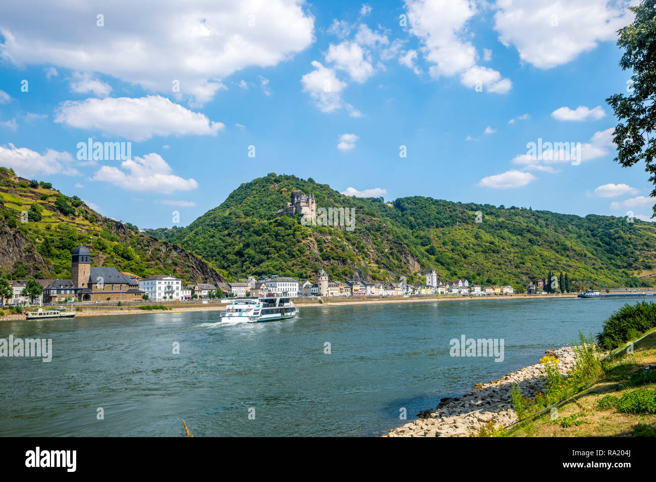 View of st goar on the rhine with rheinfels castle hi-res stock ...