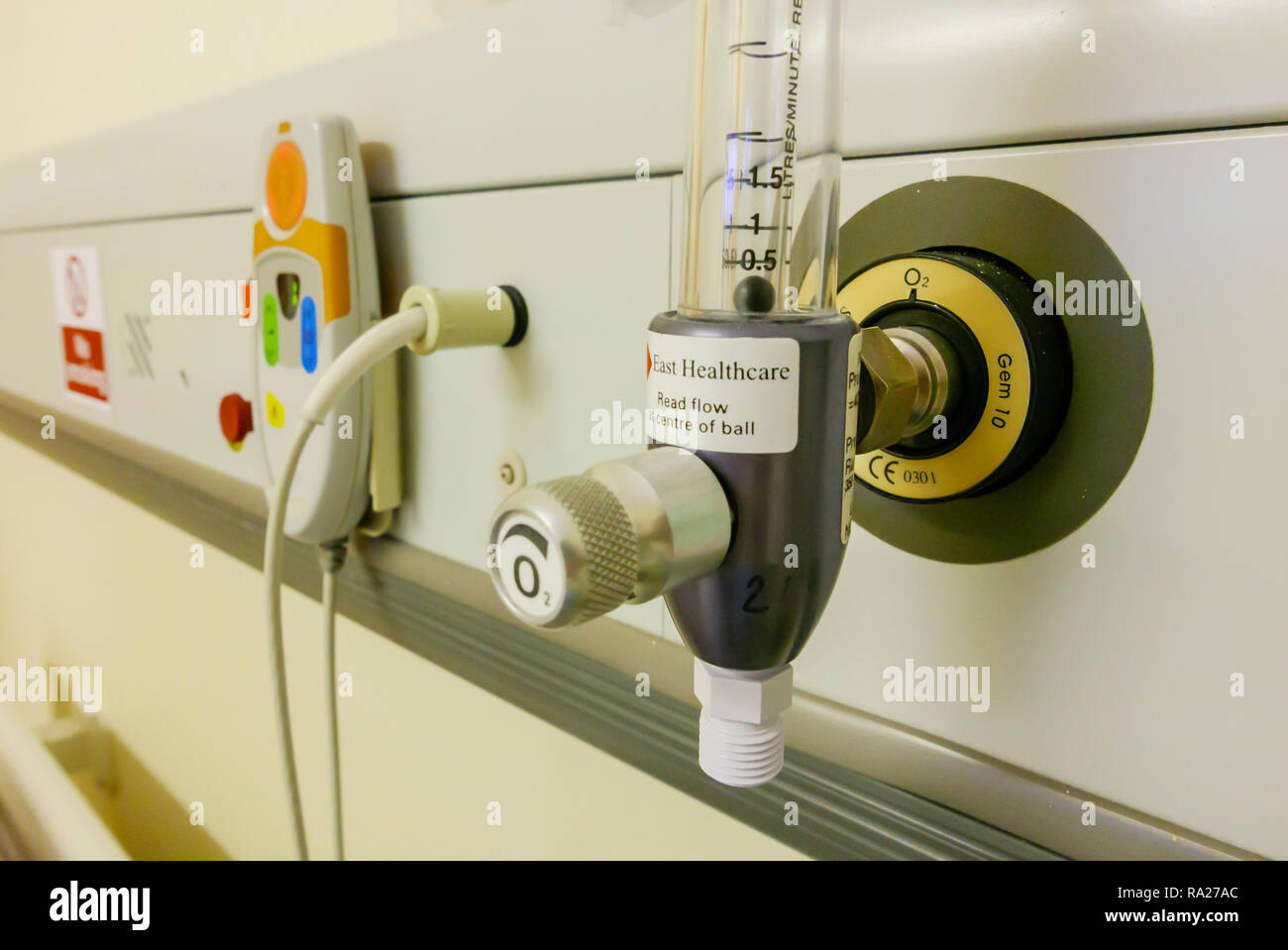 Bed head unit in a hospital ward showing an oxygen supply and a nurses call bell. Stock Photo