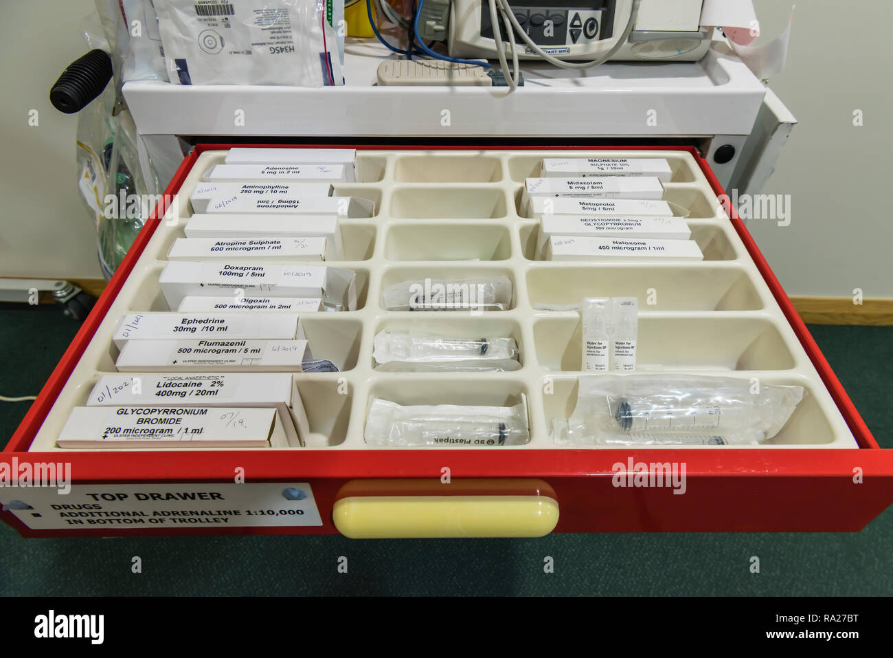 Drawer in a hospital crash trolley for emergency resuscitation containing  drugs Stock Photo - Alamy