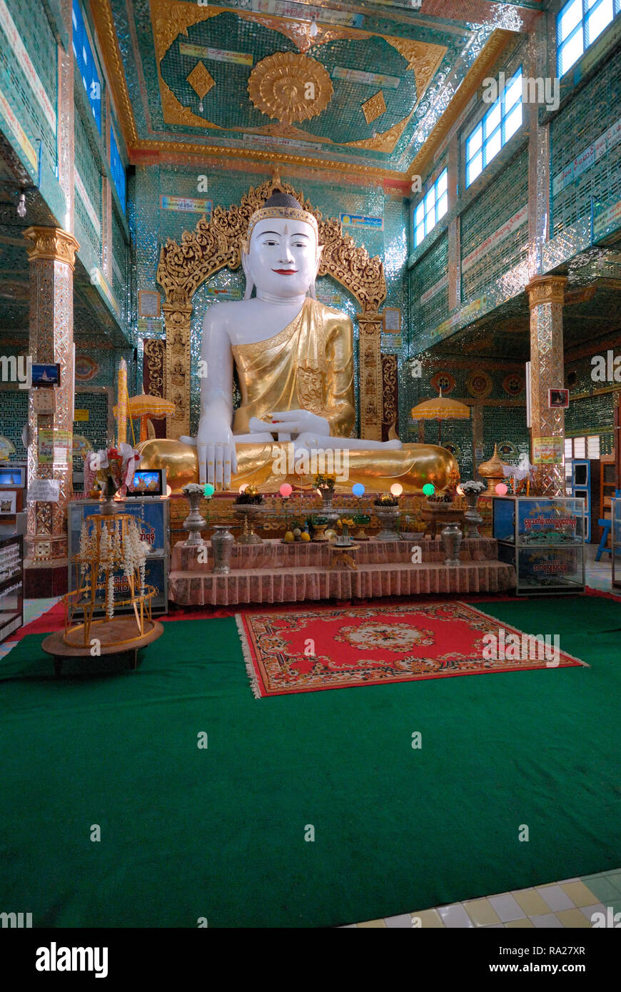 golden Ponnya Shin Pagoda, build in 1312 by U Ponnya a minister of Athin Khaya Stock Photo