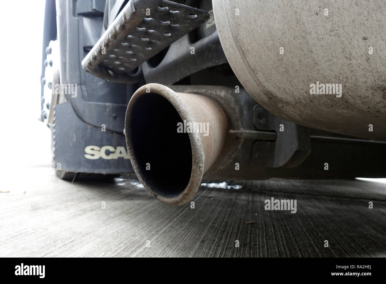 Lkw auspuff hi-res stock photography and images - Alamy