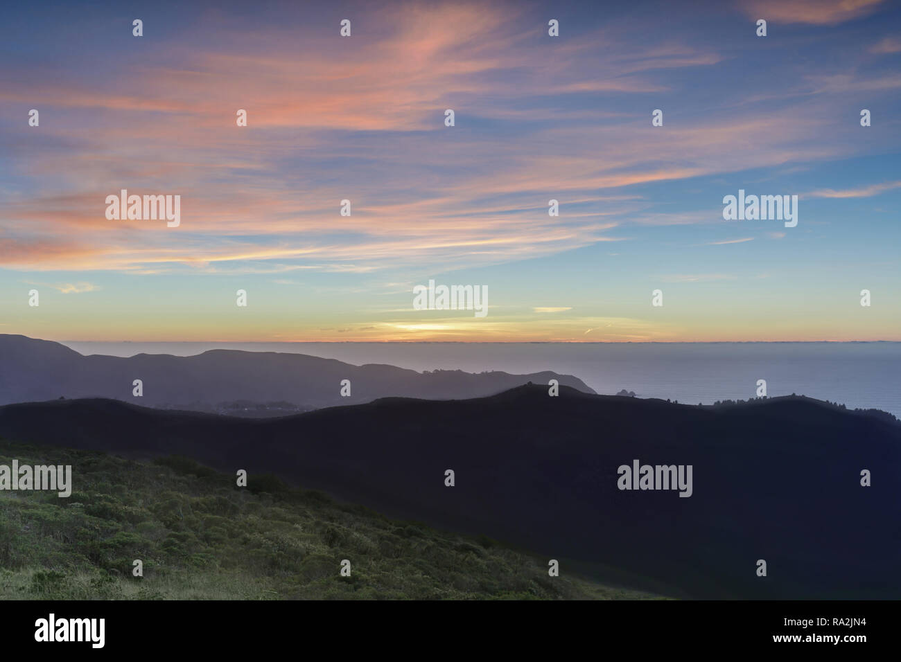 Sunset views of Sweeney Ridge top and the Pacific Ocean Stock Photo - Alamy