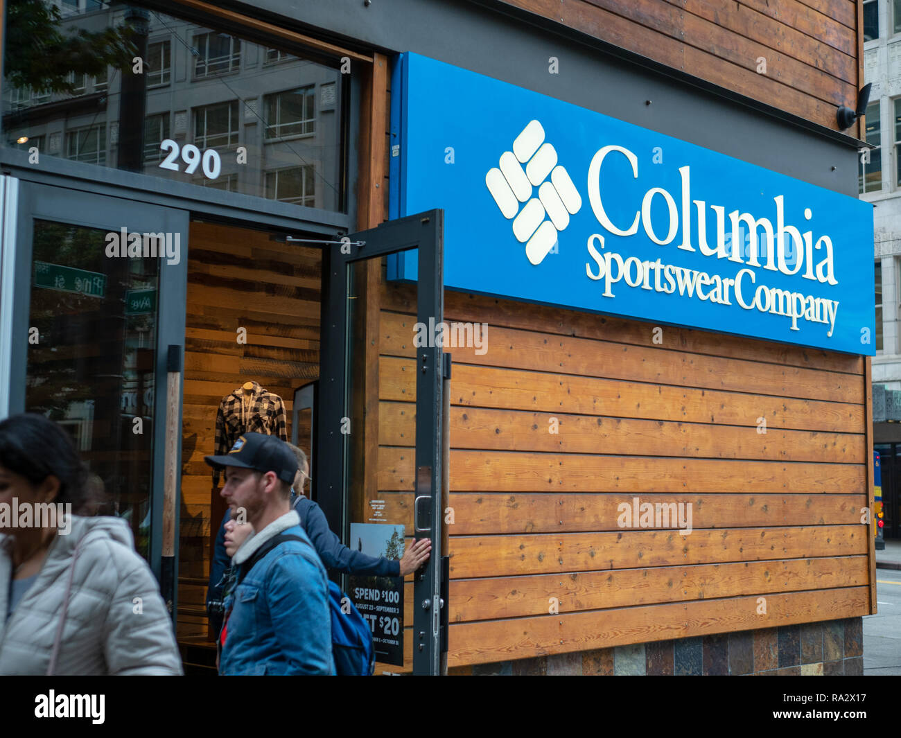 Entrance to Columbia Sportsware Company sign outside store Stock Photo