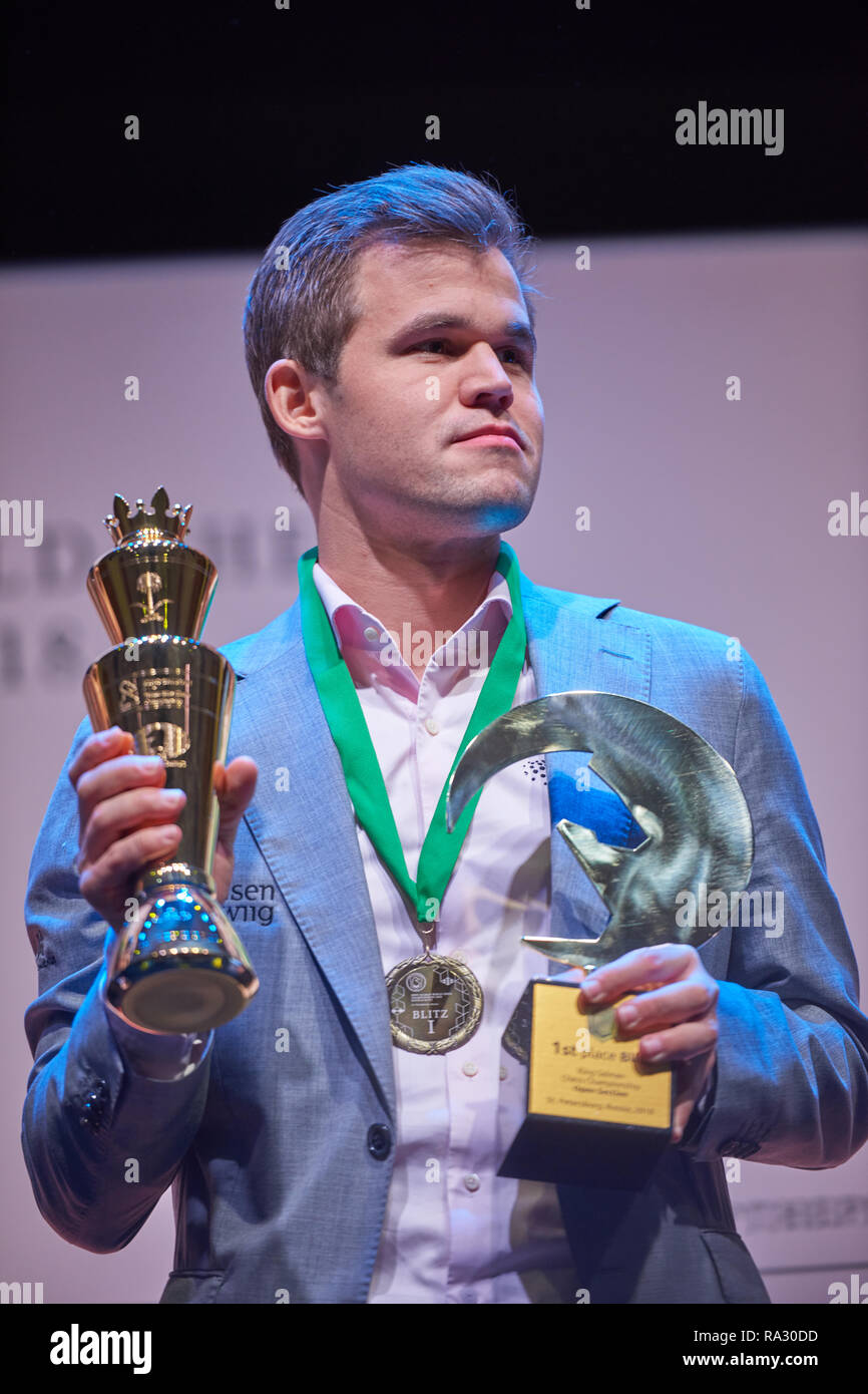 St. Petersburg, Russia - December 30, 2018: Grandmaster Daniil Dubov,  Russia holding the first place prize of World Rapid Chess Championship 2018  afte Stock Photo - Alamy