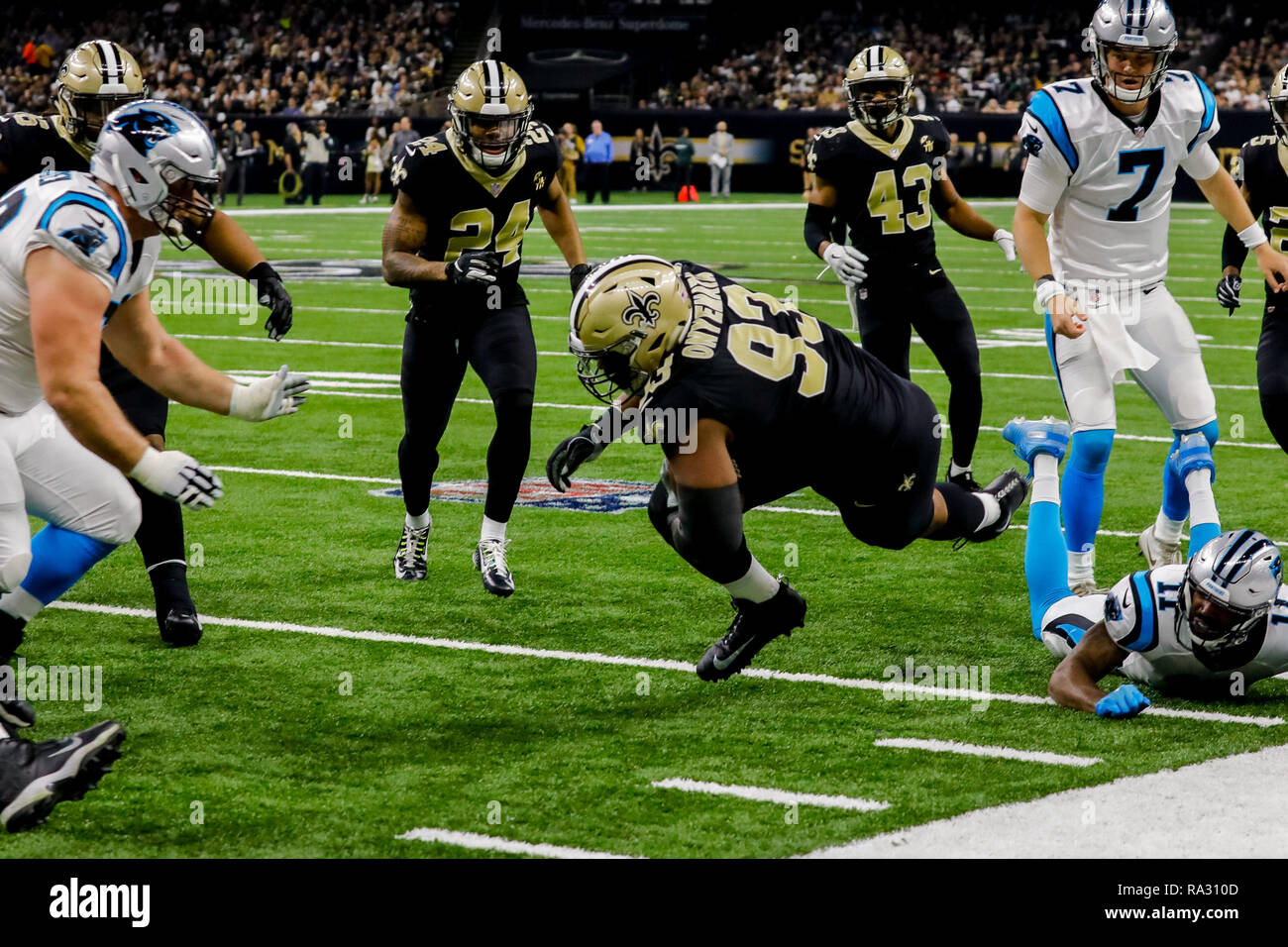 New Orleans Saints receiver David Patten (81) takes a Drew Brees pass up  the field for 26-yards before fumbling the ball away during fourth quarter  action against the Arizona Cardinals at the