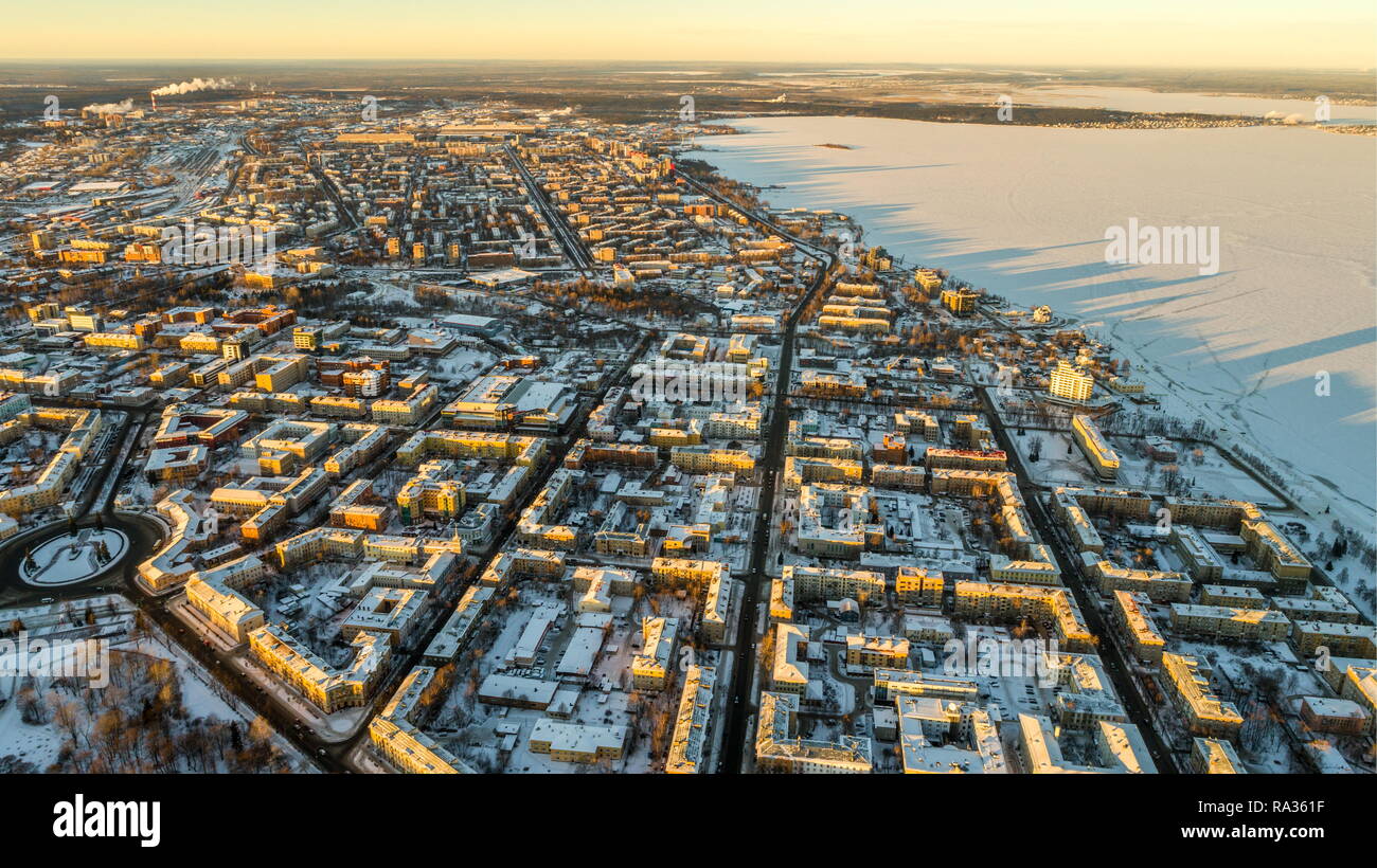 Petrozavodsk, Russia. 31st Dec, 2018. An aerial view of central Petrozavodsk, the capital city of Russia's Republic of Karelia, and a shore of Lake Onega. Ilya Timin/TASS Credit: ITAR-TASS News Agency/Alamy Live