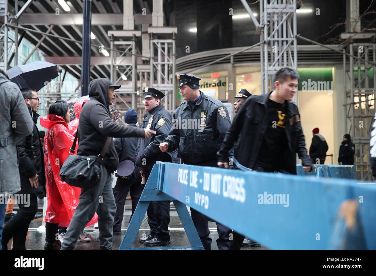 New York, USA. 31st Dec, 2018. Police officers stand guard near Times ...