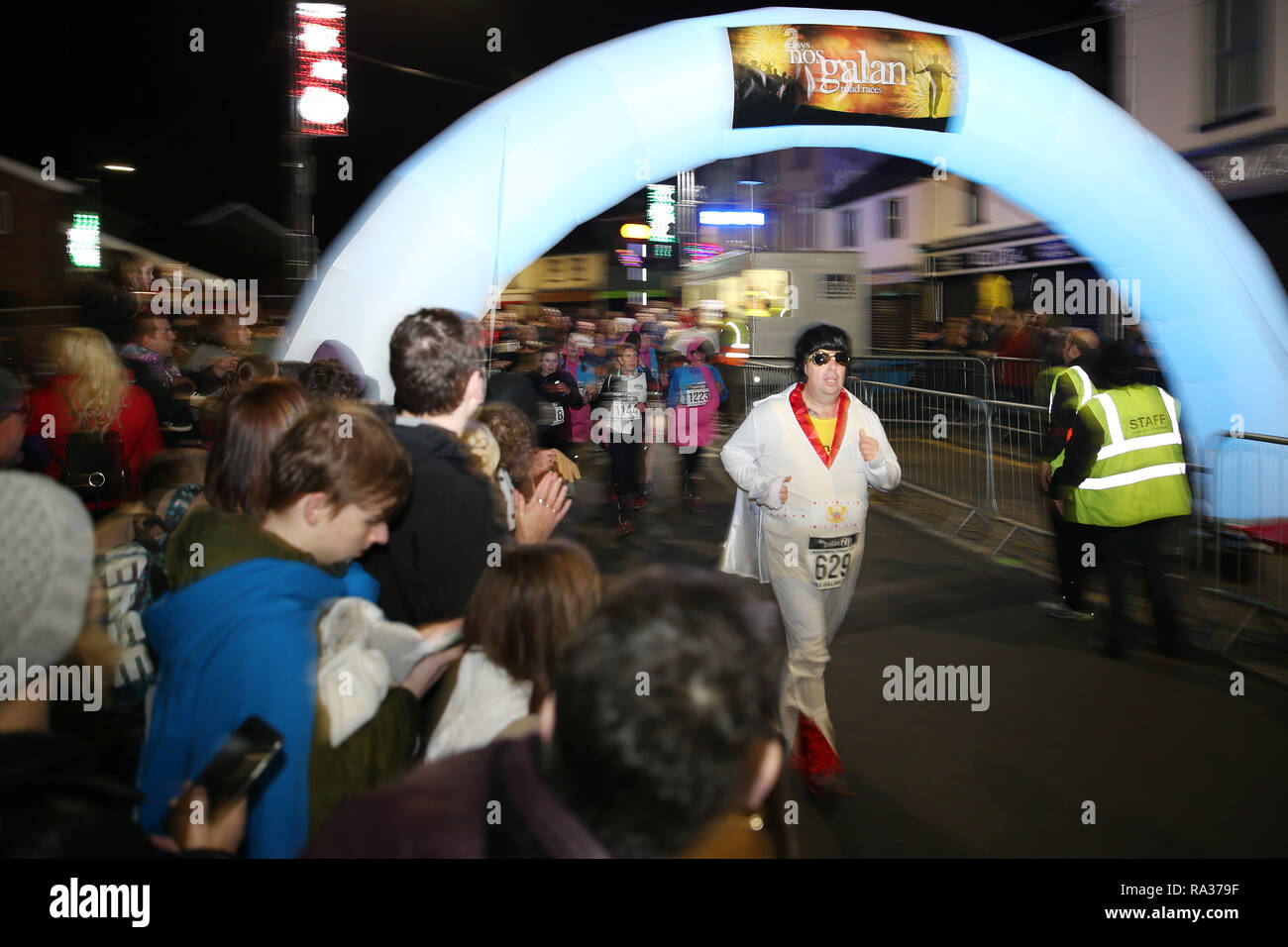 Mountain Ash, Wales, UK 31st December 2018. Nos Galan 2018 road races, Mountain Ash in South Wales on Monday 31st December 2018. this is the 60th anniversary race of the event Credit: Andrew Orchard/Alamy Live News Stock Photo