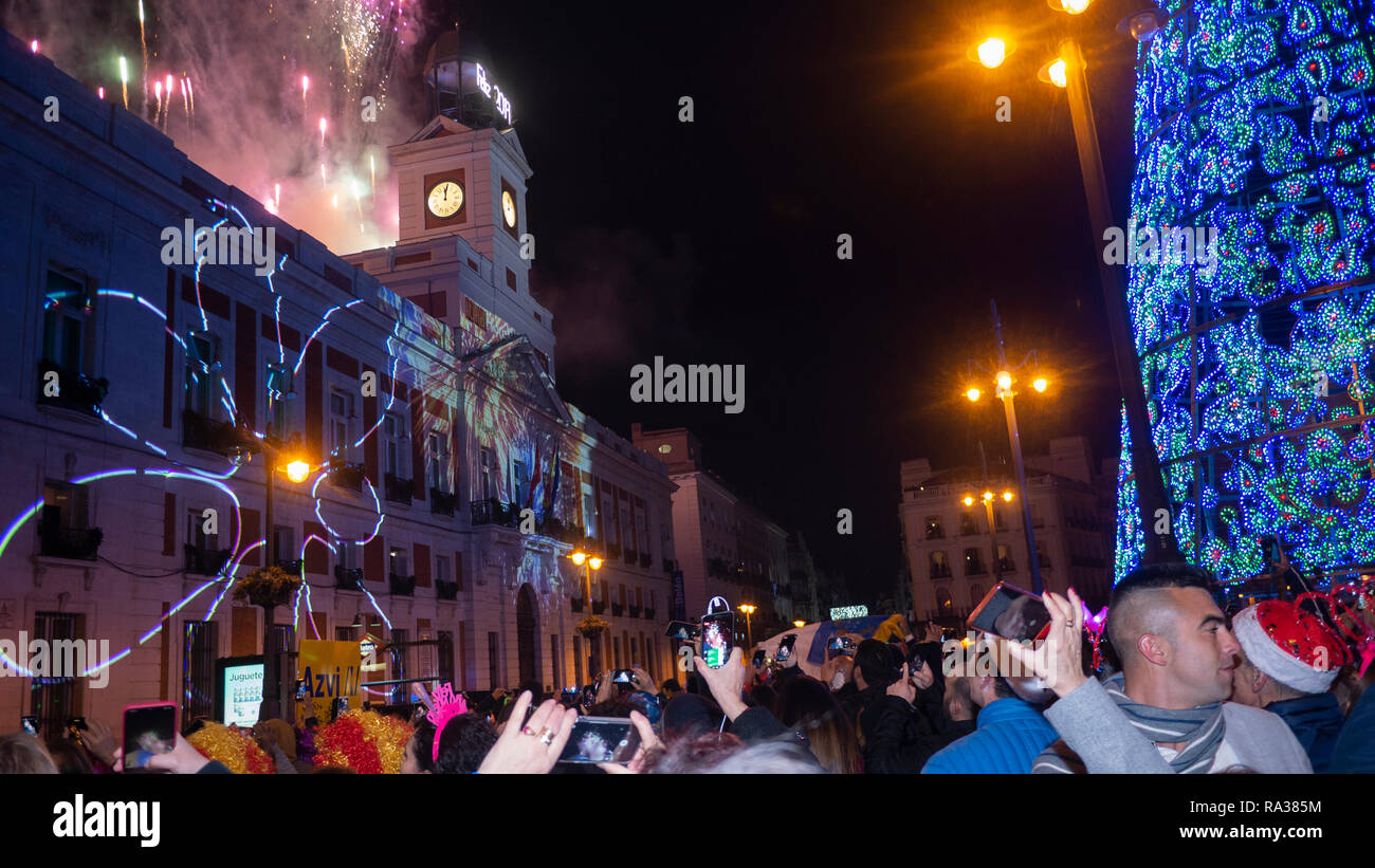Madrid, Spain. 1st Jan 2019. Hundreds of people gathered at Puerta del Sol in Madrid to welcome the new year 2019. Credit: Lora Grigorova/Alamy Live News Stock Photo