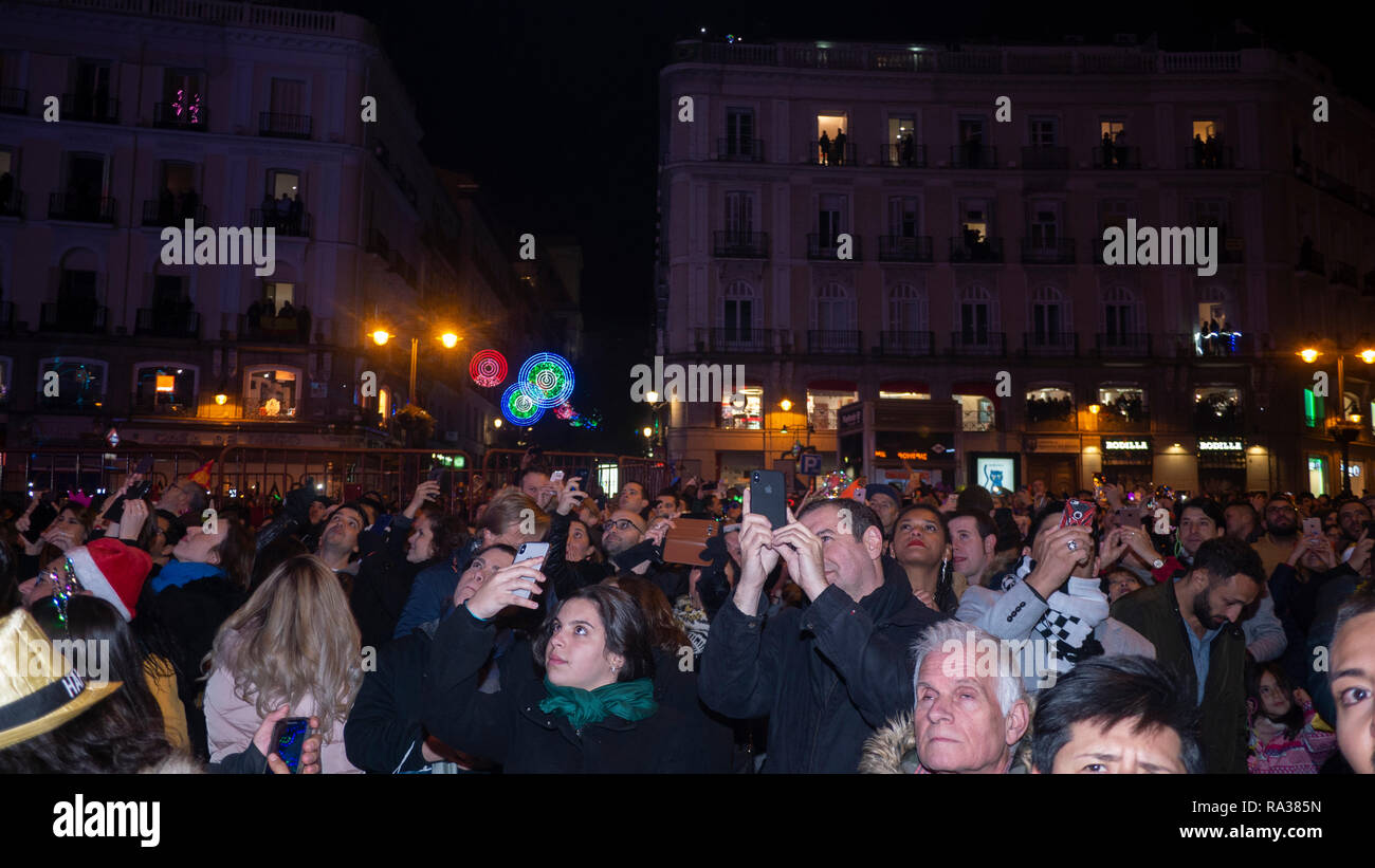 Madrid, Spain. 1st Jan 2019. Hundreds of people gathered at Puerta del Sol in Madrid to welcome the new year 2019. Credit: Lora Grigorova/Alamy Live News Stock Photo